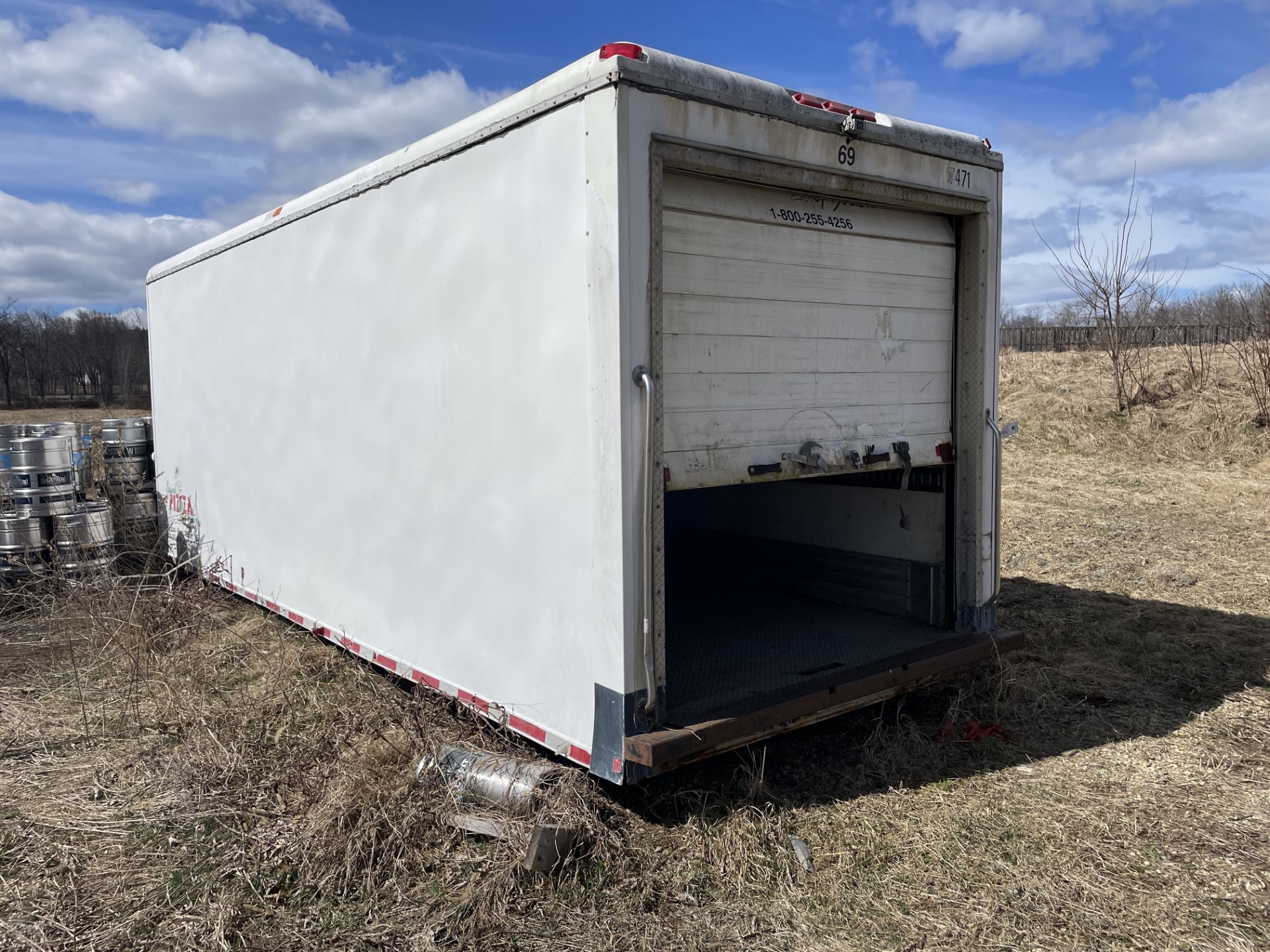 Insulated 20' Truck Box w/ Diamond Plate Floor and Side Door w/refrigeration & cool bot systems (Loc - Image 3 of 5