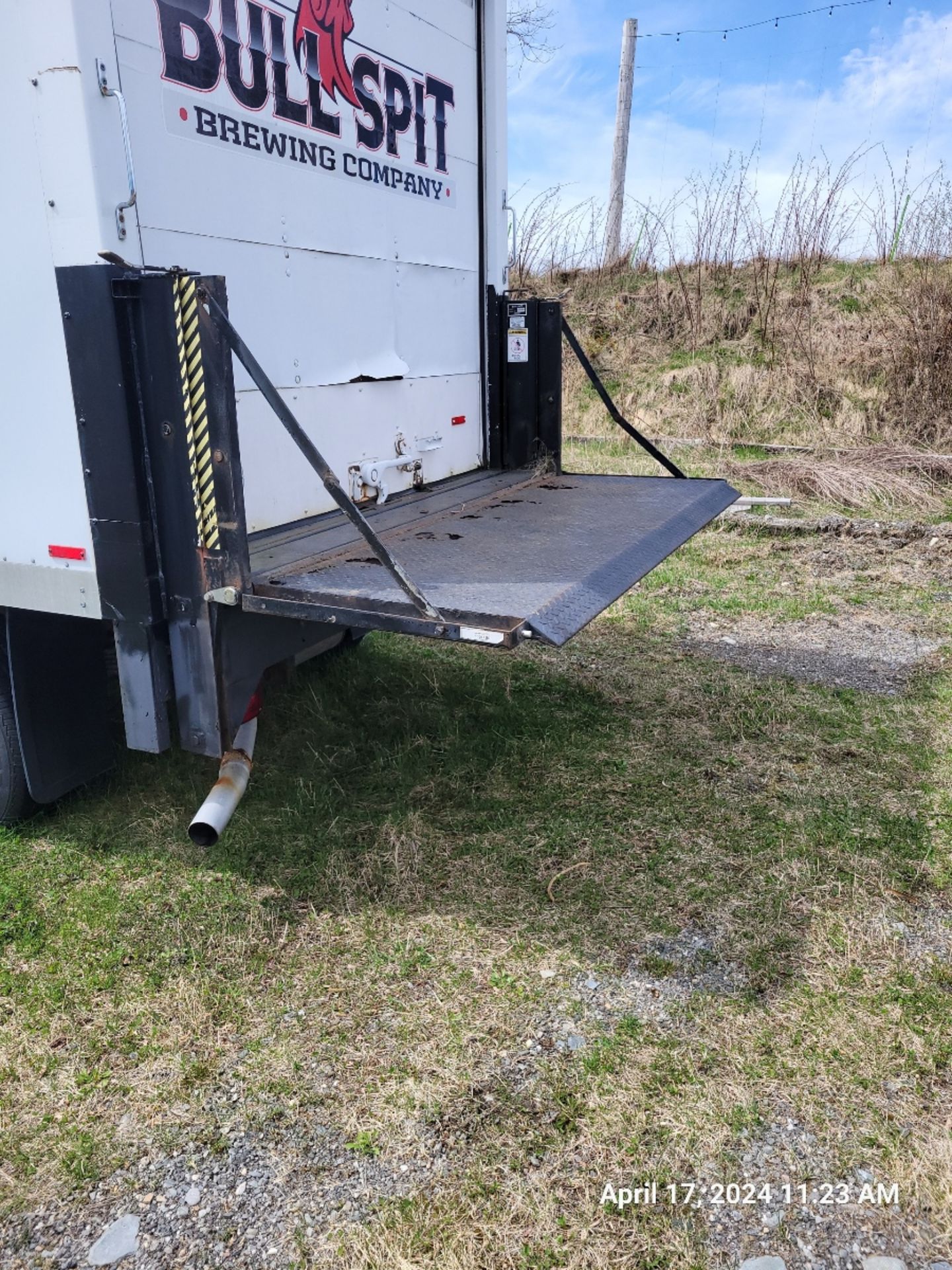 2005 Chevrolet Box Truck w/ 10' Refrigerated Box, Odom: 19,653, 1300Lb Capacity Lift Gate, Gas, Aut - Image 14 of 15