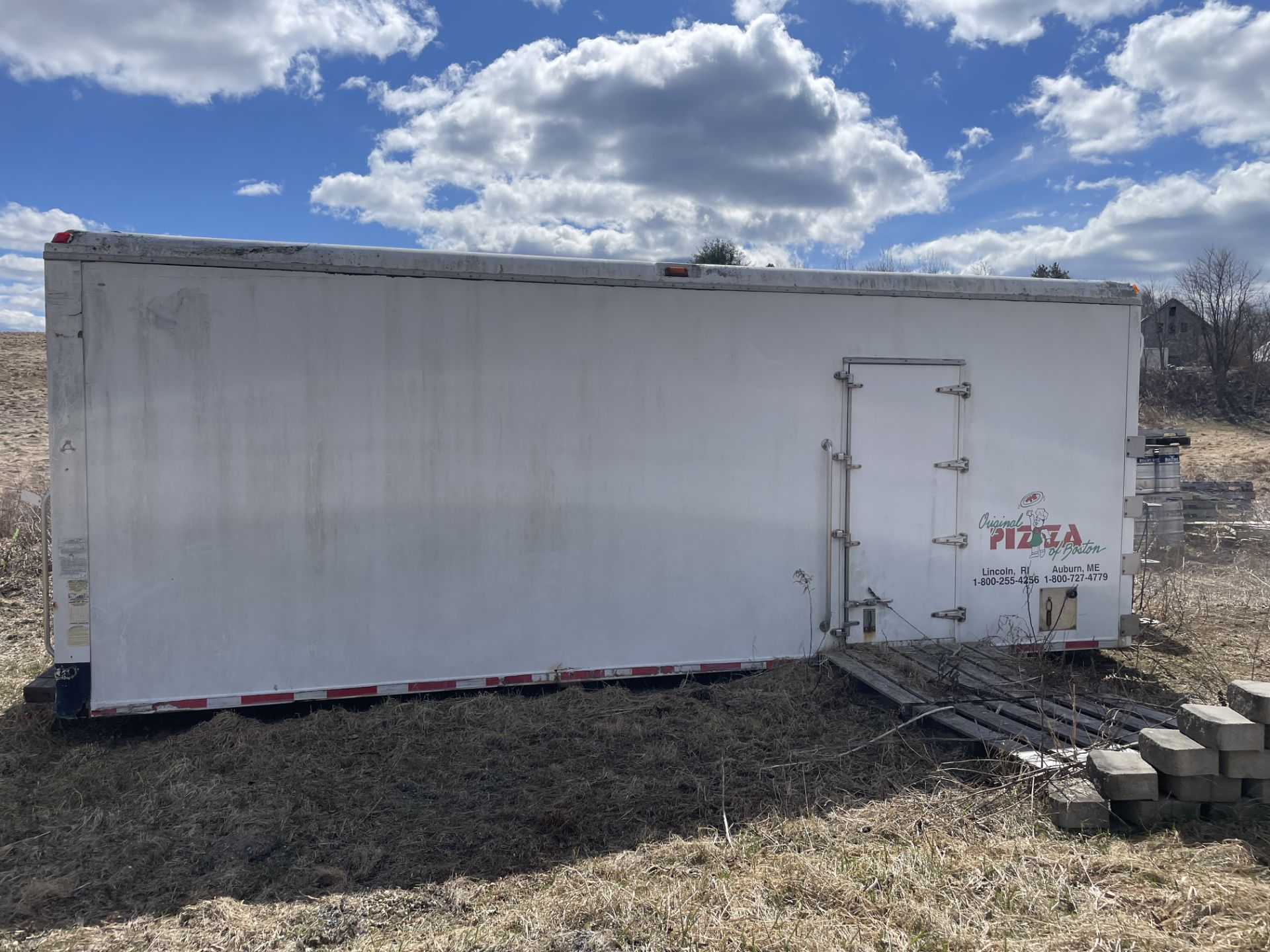 Insulated 20' Truck Box w/ Diamond Plate Floor and Side Door w/refrigeration & cool bot systems (Loc - Image 4 of 5