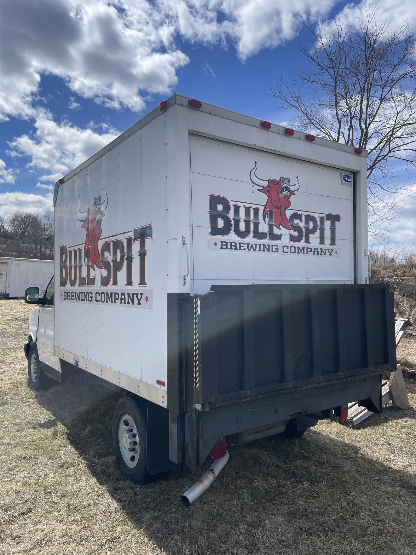 2005 Chevrolet Box Truck w/ 10' Refrigerated Box, Odom: 19,653, 1300Lb Capacity Lift Gate, Gas, Aut - Image 3 of 15