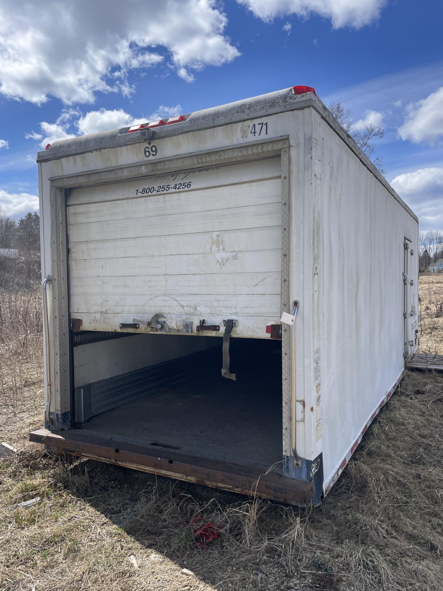 Insulated 20' Truck Box w/ Diamond Plate Floor and Side Door w/refrigeration & cool bot systems (Loc