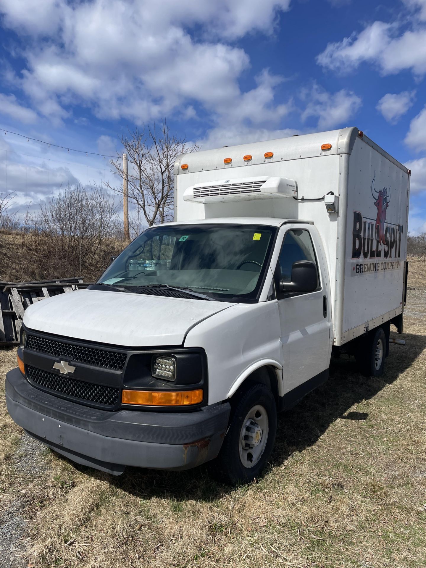 2005 Chevrolet Box Truck w/ 10' Refrigerated Box, Odom: 19,653, 1300Lb Capacity Lift Gate, Gas, Aut - Image 5 of 15