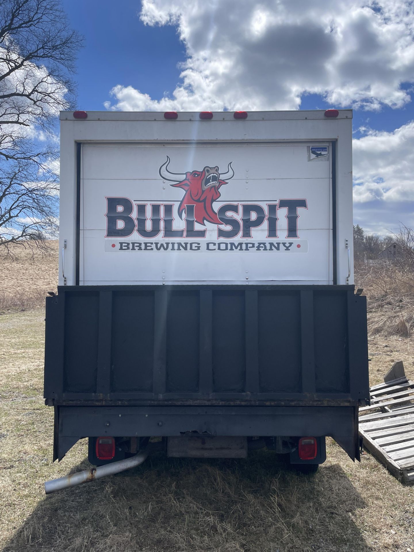 2005 Chevrolet Box Truck w/ 10' Refrigerated Box, Odom: 19,653, 1300Lb Capacity Lift Gate, Gas, Aut - Image 8 of 15