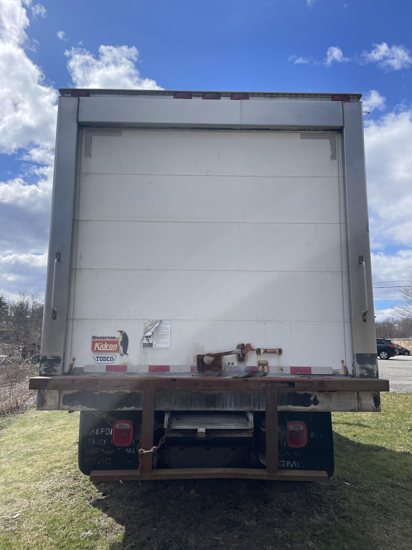 2003 GMC C5500 Duramax Diesel Box Truck w/ 12' Refrigerated Thermo King #CB 11'6 Box w/ Ramp and 4 T - Image 6 of 15