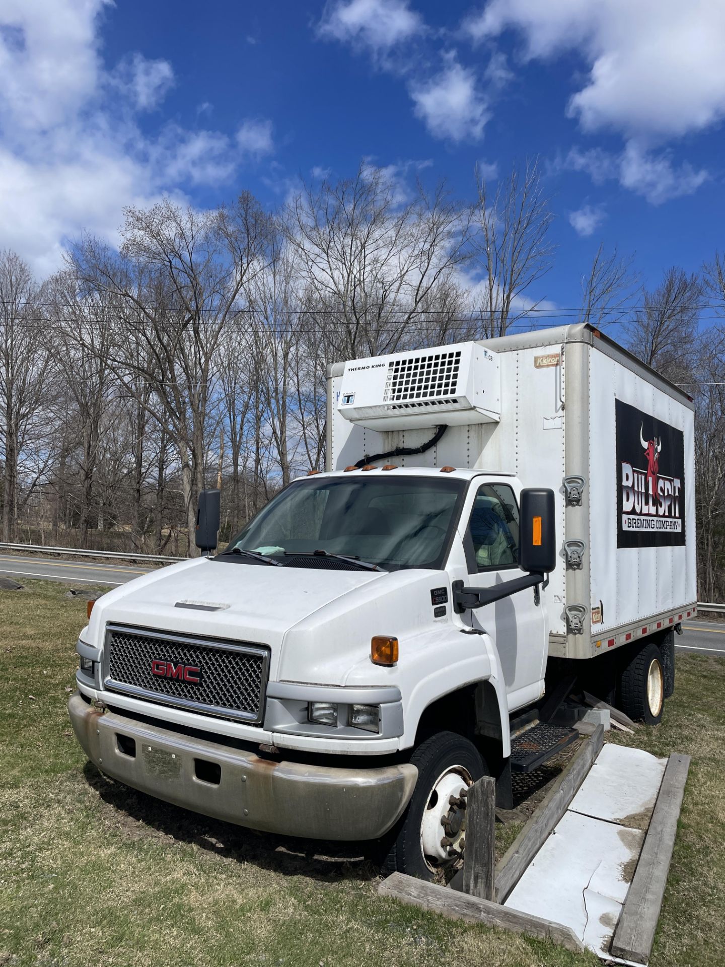 2003 GMC C5500 Duramax Diesel Box Truck w/ 12' Refrigerated Thermo King #CB 11'6 Box w/ Ramp and 4 T - Image 2 of 15