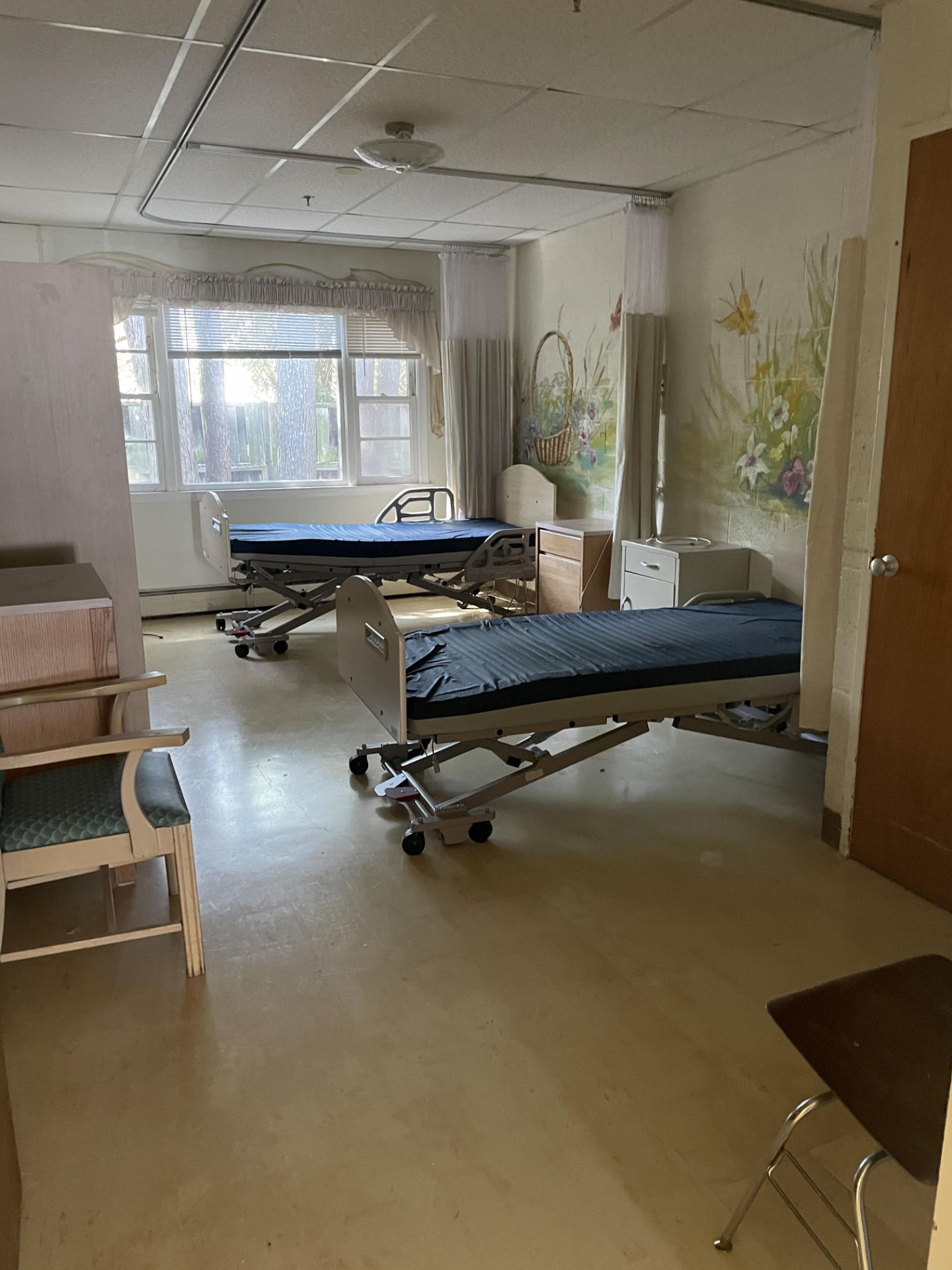 {LOT} In Wing in Standard Rehabilitation Room ( Rooms - 43 to 72) c/o: (25) Zenith 807 Series - Image 9 of 21