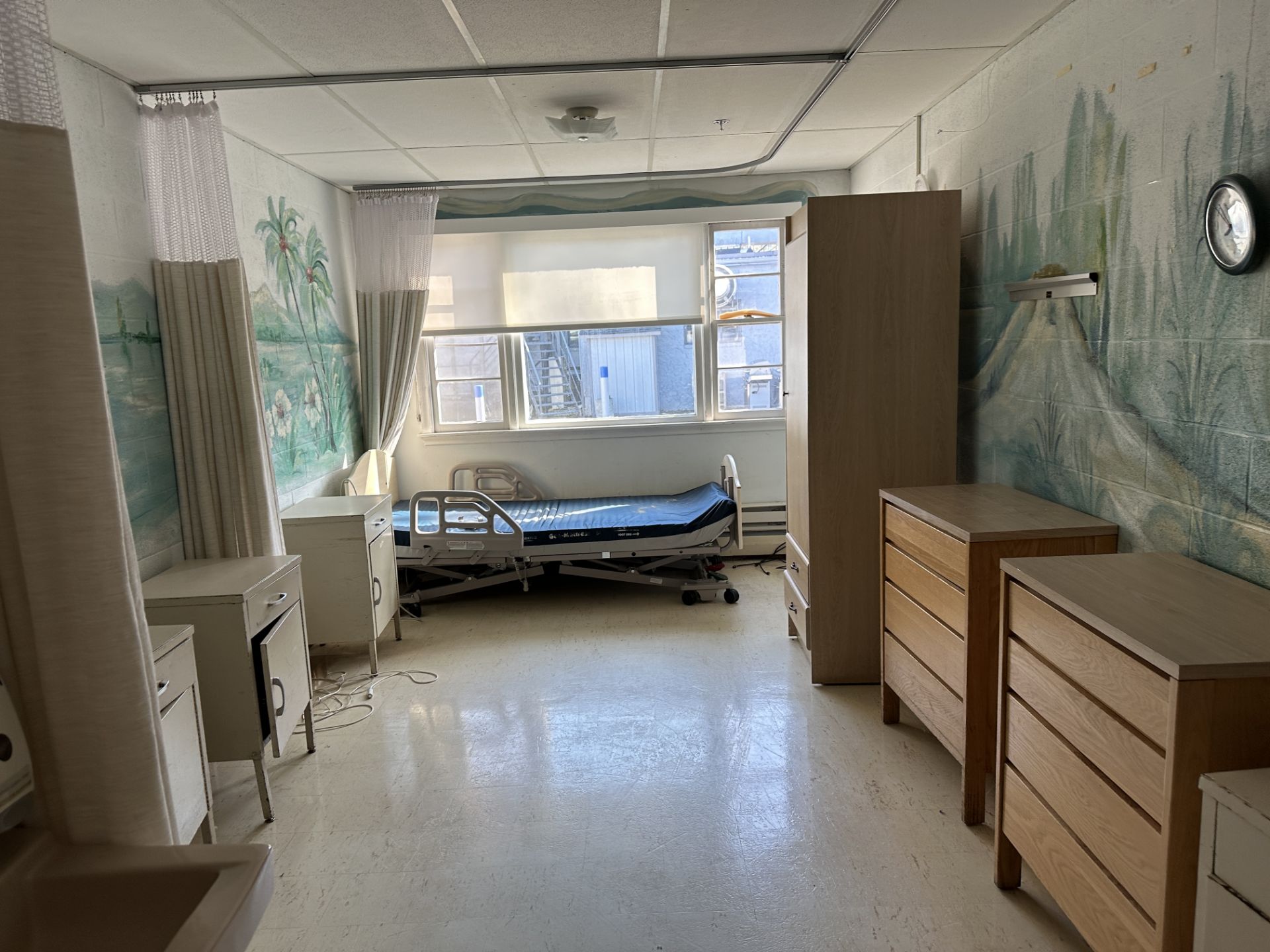 {LOT} In Wing in Standard Rehabilitation Room (22 Rooms - 32 to 53) c/o: (22) Zenith 807 Series - Image 13 of 18