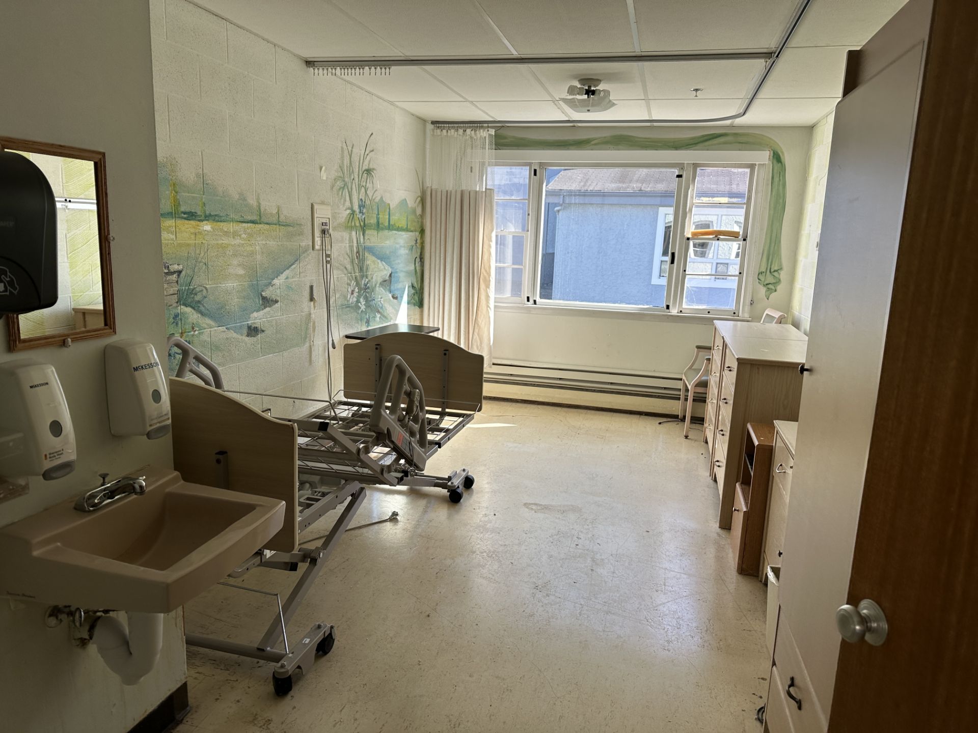 {LOT} In Wing in Standard Rehabilitation Room (22 Rooms - 32 to 53) c/o: (22) Zenith 807 Series - Image 7 of 18