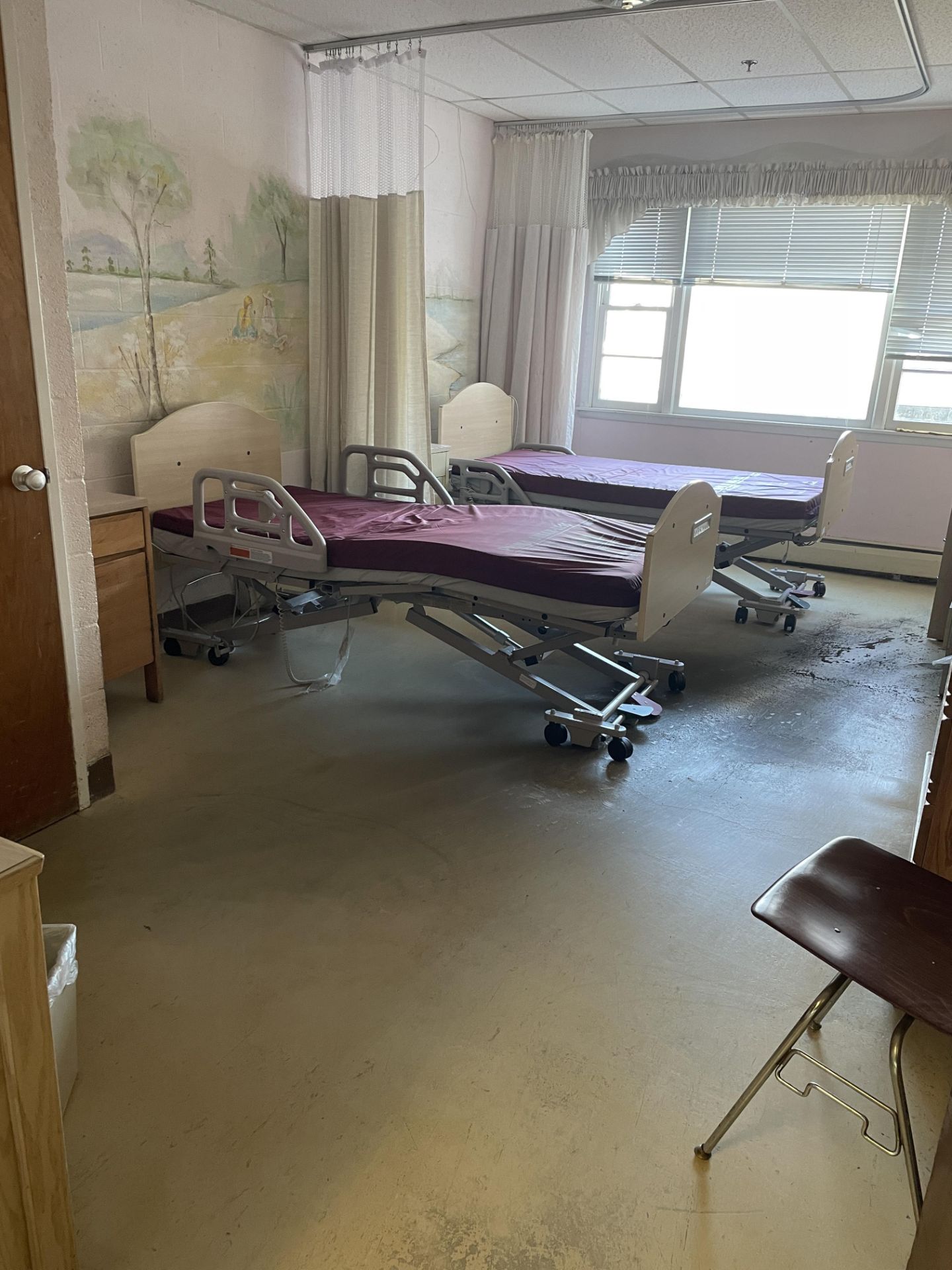 {LOT} In Wing in Standard Rehabilitation Room ( Rooms - 43 to 72) c/o: (25) Zenith 807 Series