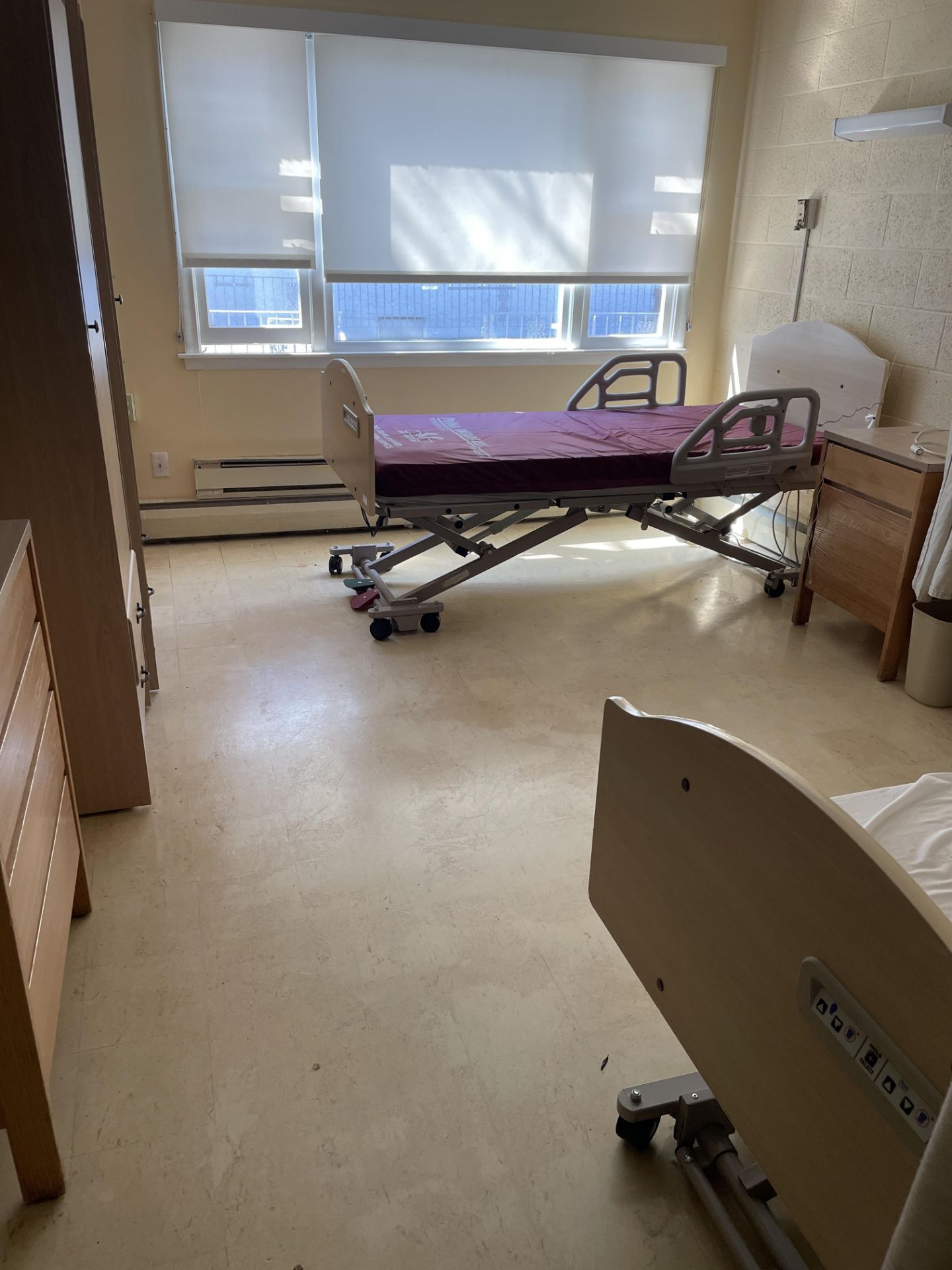 {LOT} In Wing in Standard Rehabilitation Room (23 Rooms - 1 to 23)) c/o: (23) Zenith 807 Series - Image 8 of 25