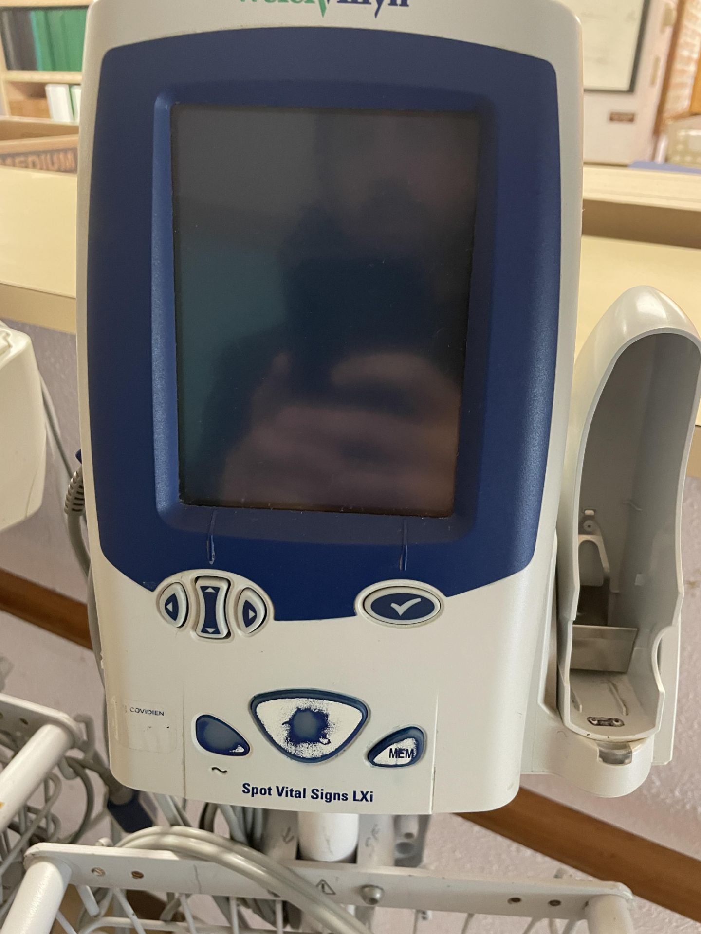 (4) Welch Allyn Spot Vital Sign #LXI Portable Vital Readers w/Thermometer & Digital Controls - Image 4 of 4