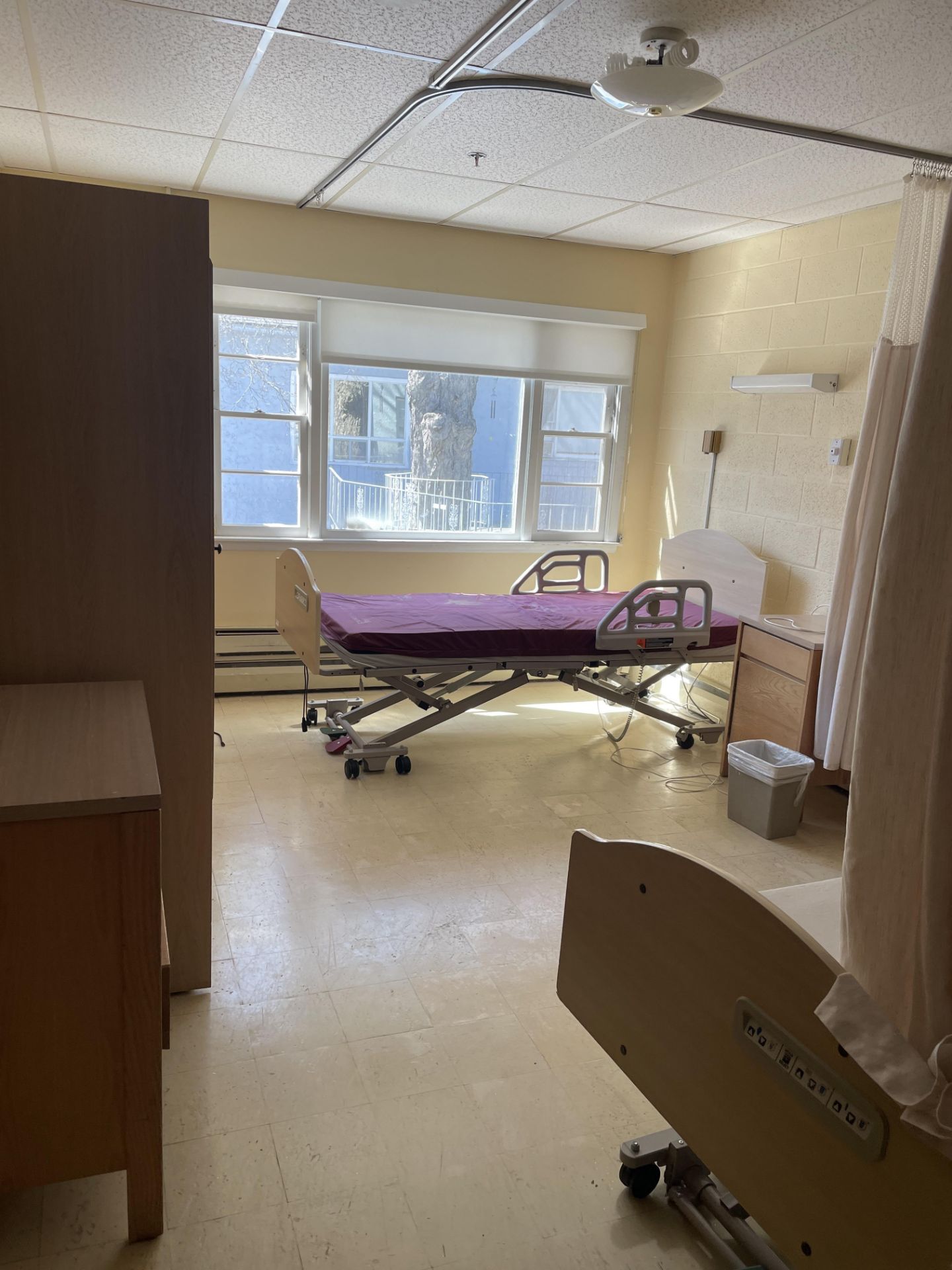 {LOT} In Wing in Standard Rehabilitation Room (23 Rooms - 1 to 23)) c/o: (23) Zenith 807 Series - Image 13 of 25