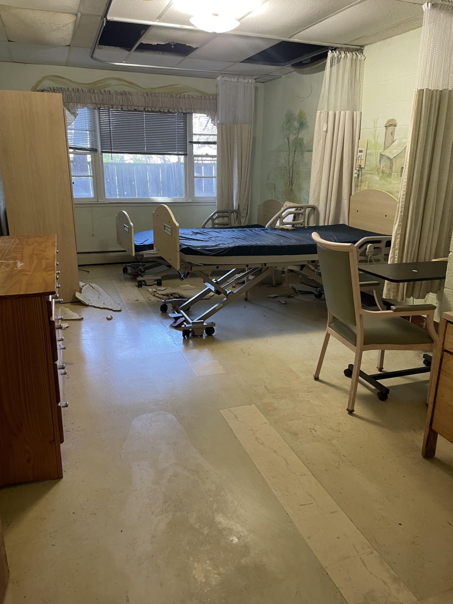 {LOT} In Wing in Standard Rehabilitation Room ( Rooms - 43 to 72) c/o: (25) Zenith 807 Series - Image 16 of 21