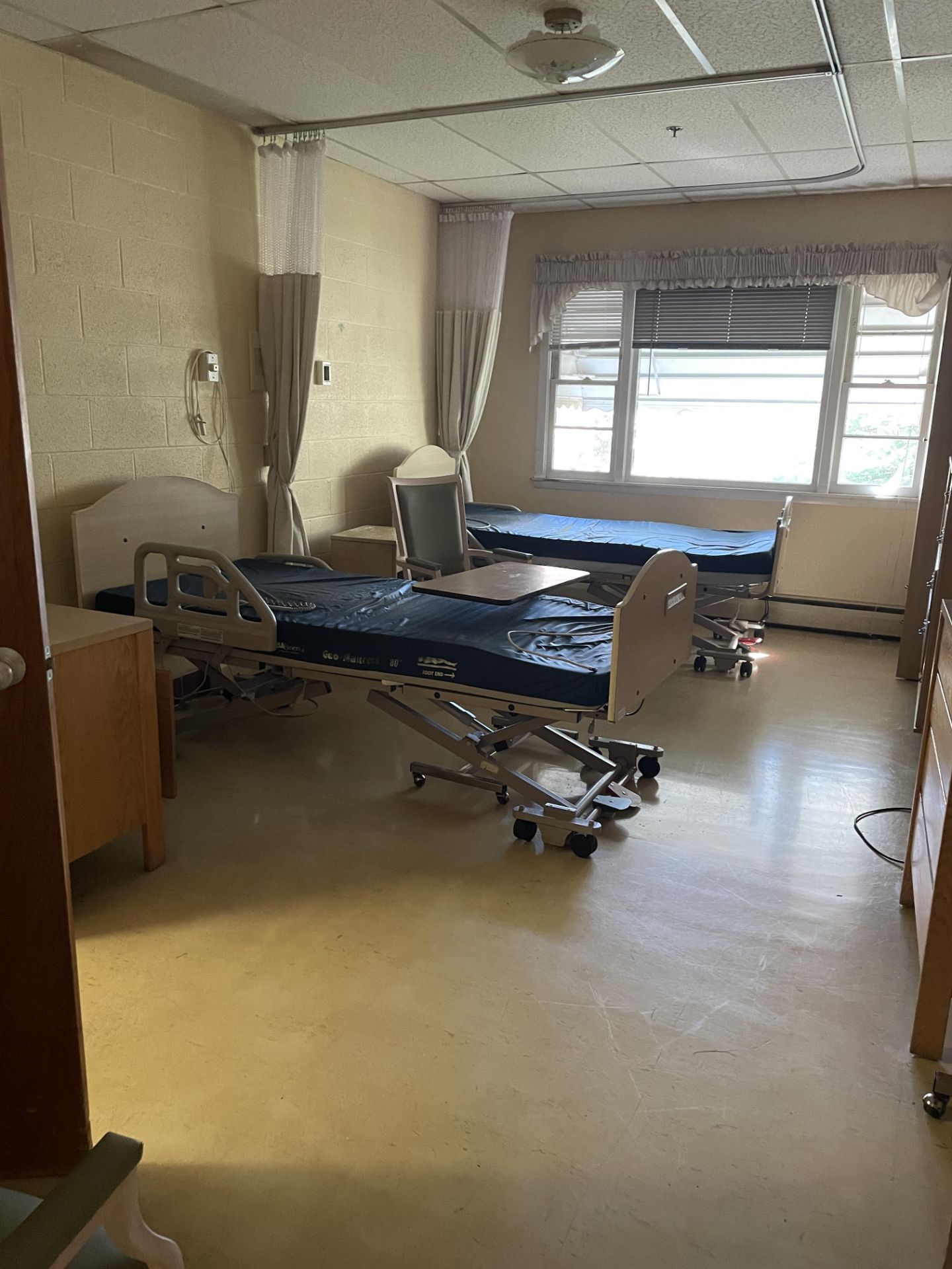 {LOT} In Wing in Standard Rehabilitation Room (18 Rooms - 24 to 39) c/o: (18) Zenith 807 Series - Image 12 of 13