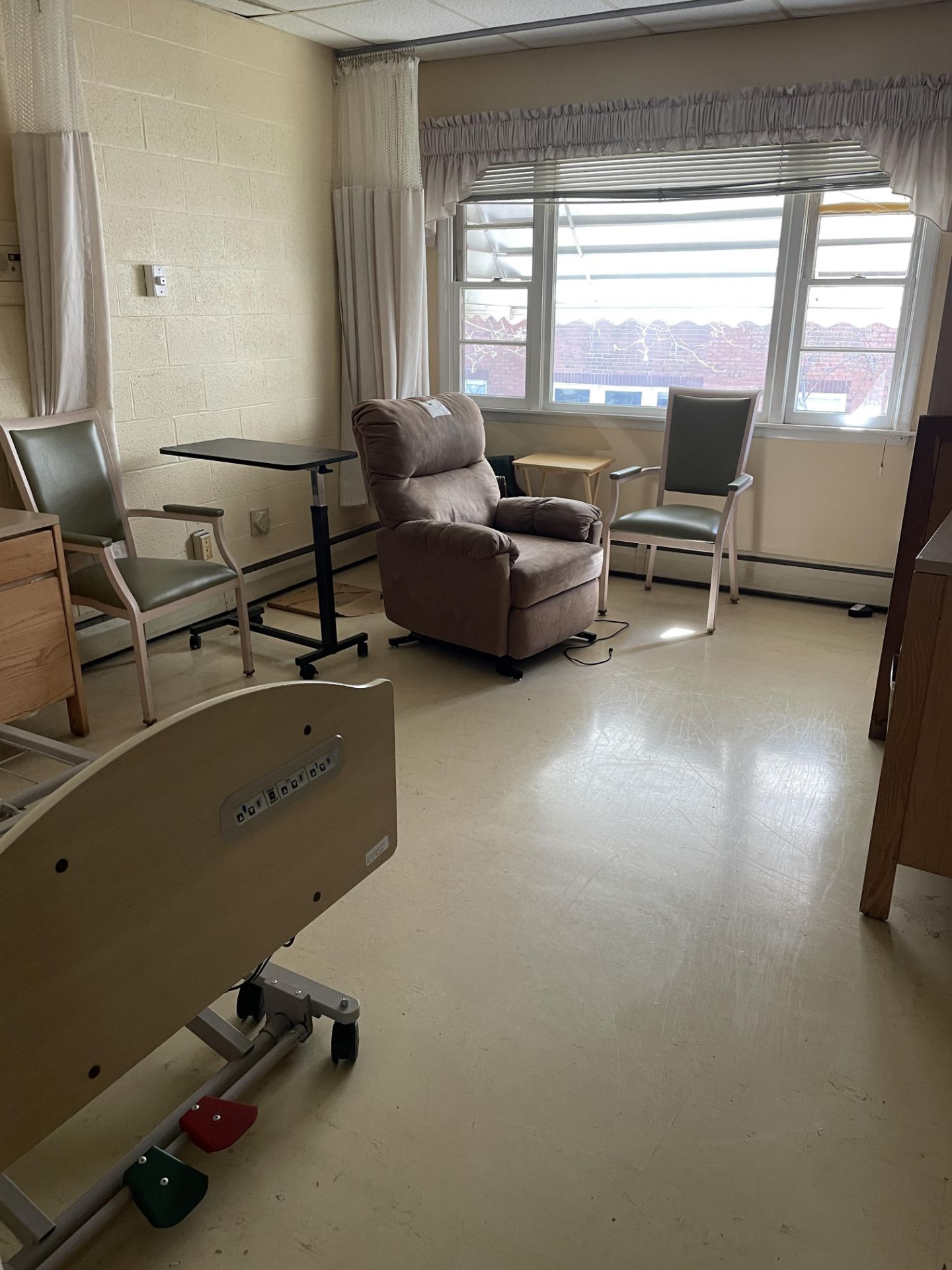 {LOT} In Wing in Standard Rehabilitation Room (18 Rooms - 24 to 39) c/o: (18) Zenith 807 Series - Image 3 of 13