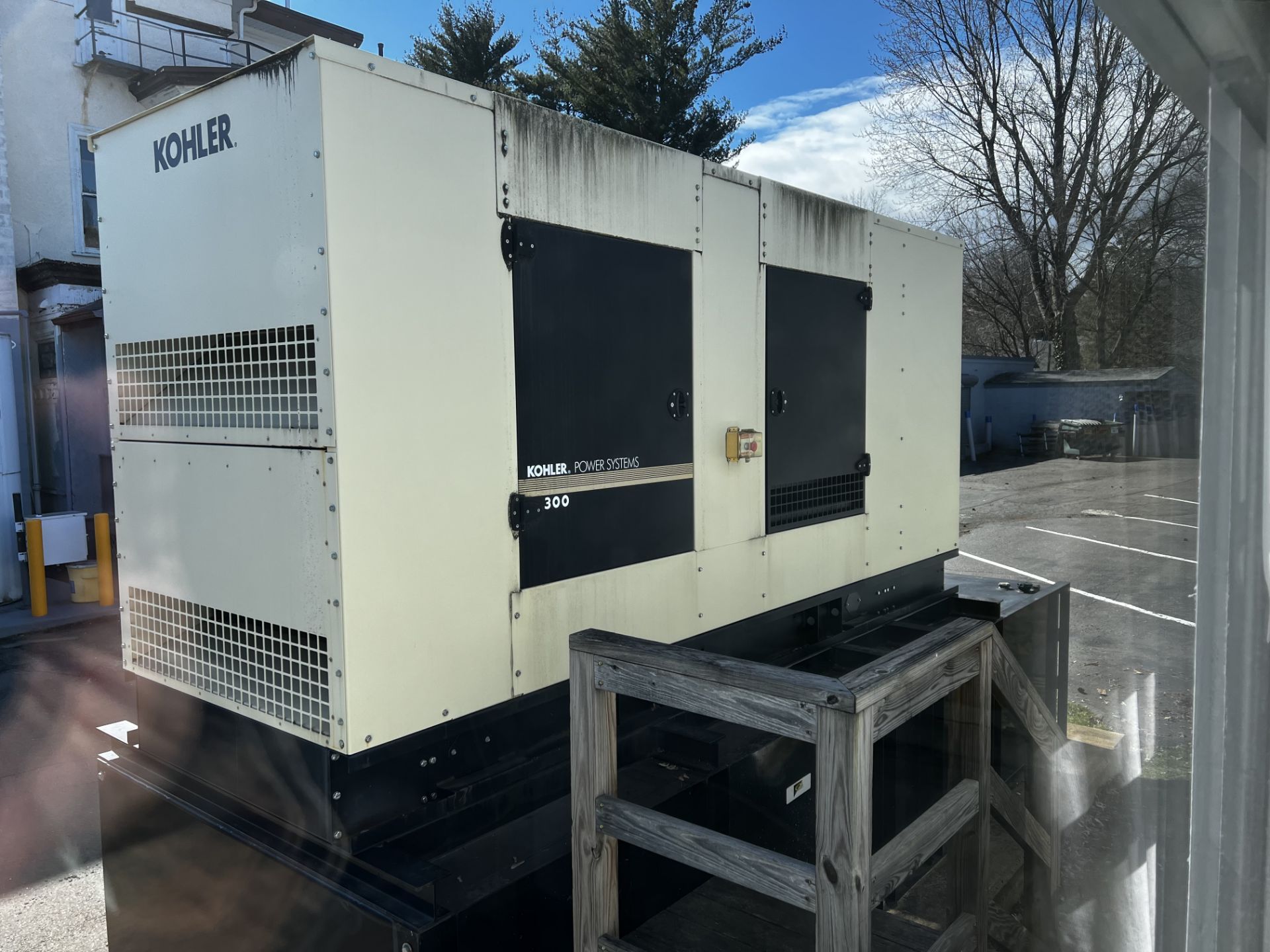 Kohler 300 Diesel Generator 300kw, w/1600 Gallon Fuel Tank, 6 Cyl Diesel Motor, Hrs: 460 SEE DESCRIP