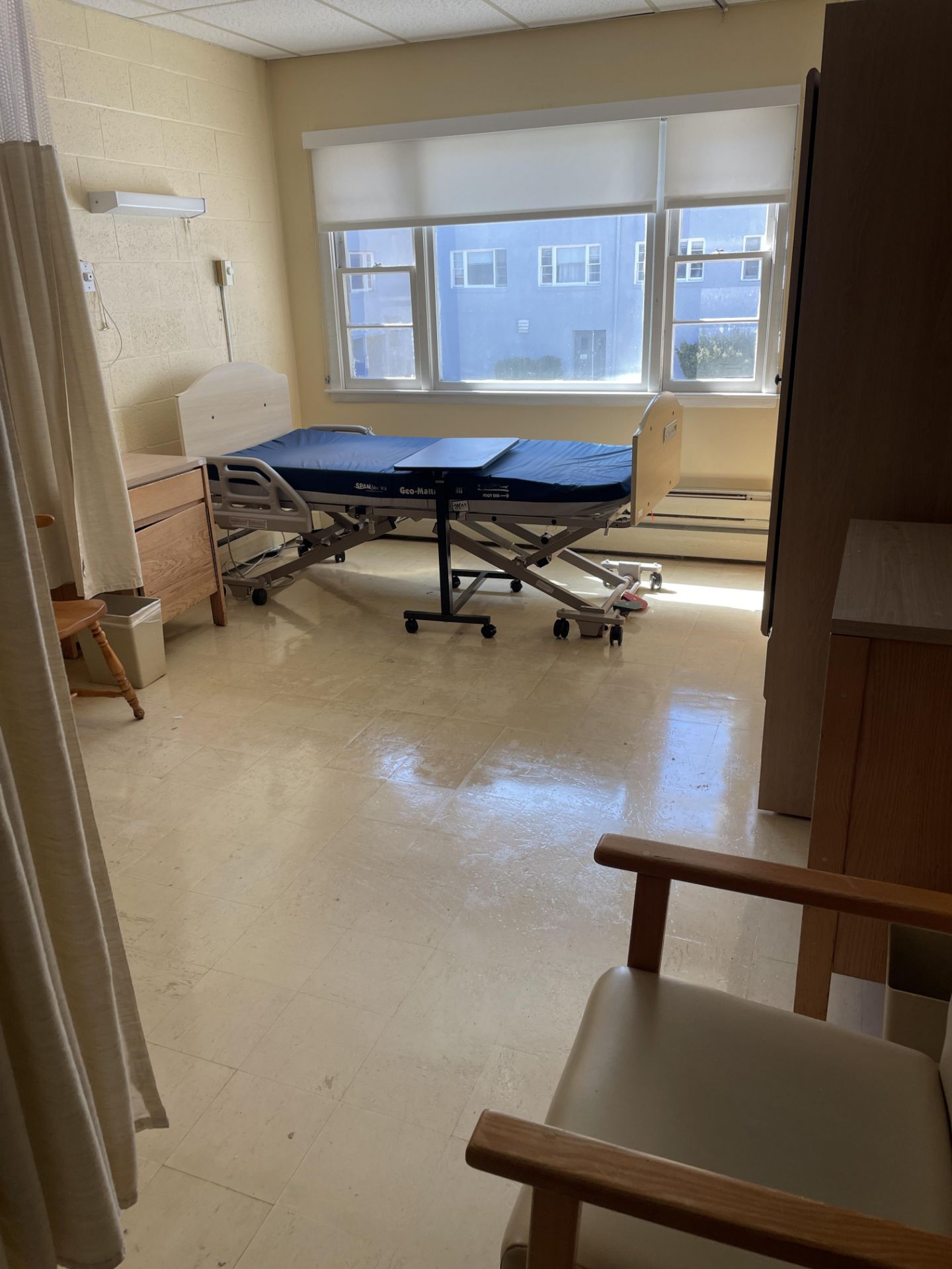 {LOT} In Wing in Standard Rehabilitation Room (23 Rooms - 1 to 23)) c/o: (23) Zenith 807 Series - Image 14 of 25