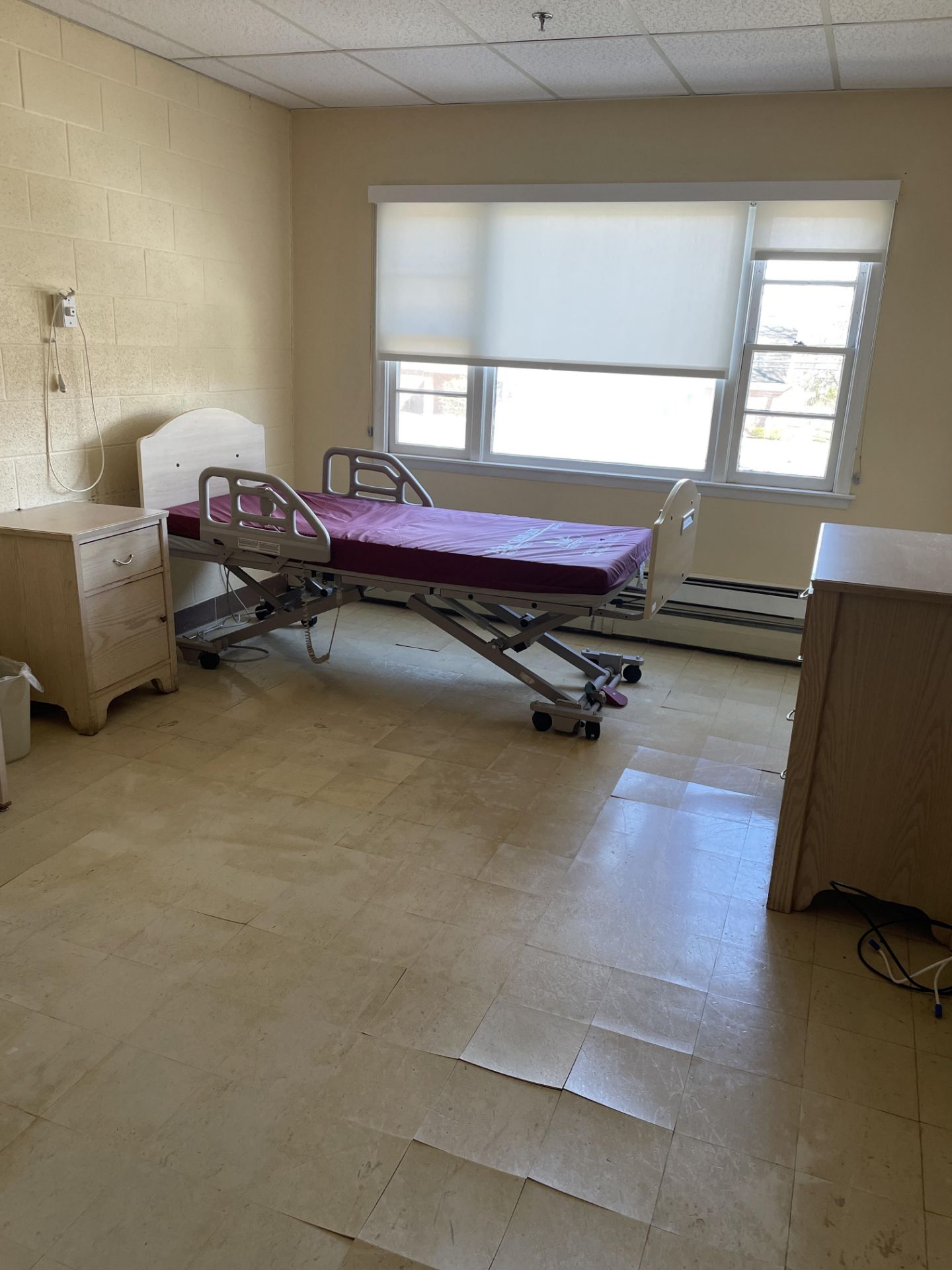 {LOT} In Wing in Standard Rehabilitation Room (23 Rooms - 1 to 23)) c/o: (23) Zenith 807 Series - Image 15 of 25