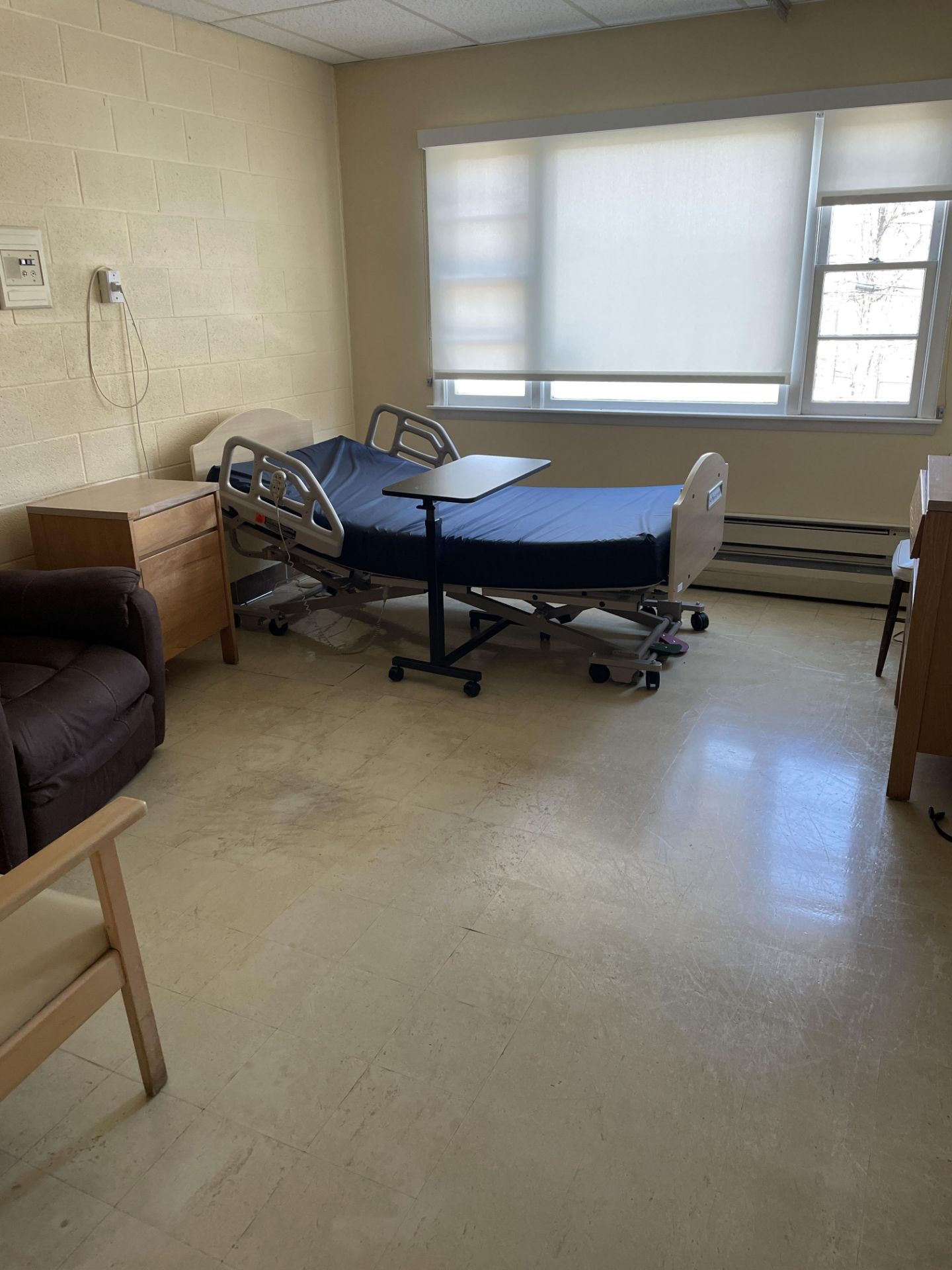 {LOT} In Wing in Standard Rehabilitation Room (23 Rooms - 1 to 23)) c/o: (23) Zenith 807 Series - Image 19 of 25