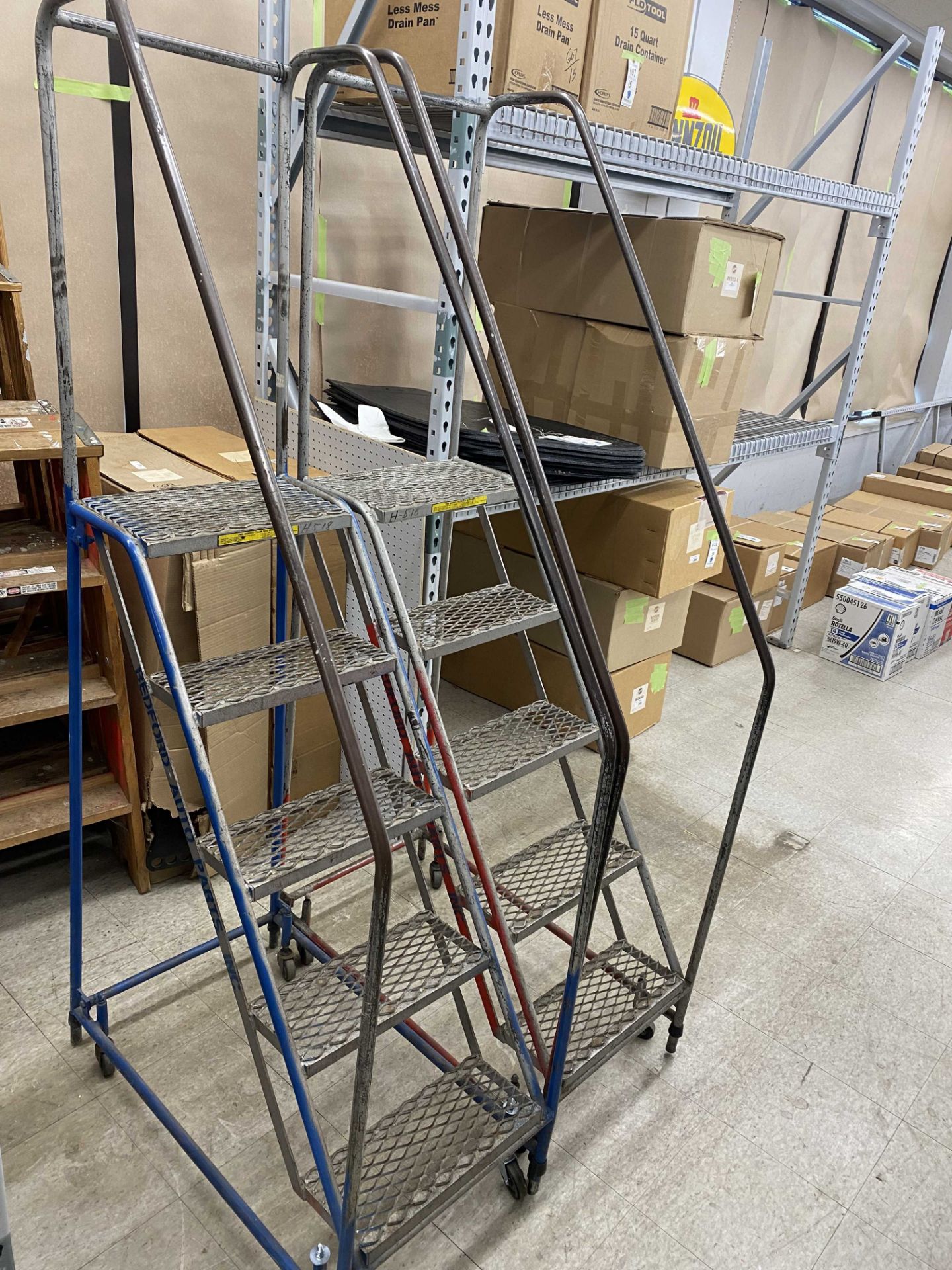 {LOT} (2) Rolling Ladders