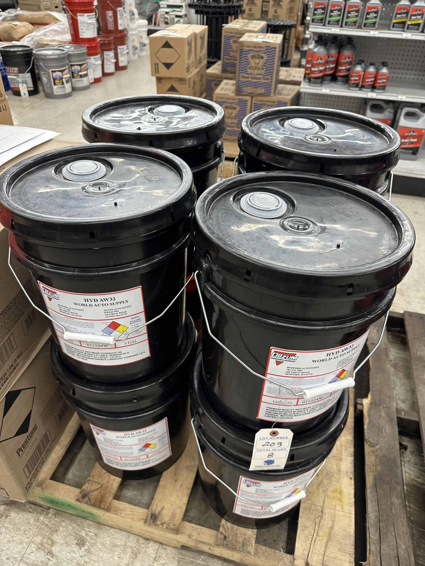 (8) Oilzum 5 Gallon Pail AW32 Hydraulic Fluid Being Sold by The Pail (Retail Each: $70)