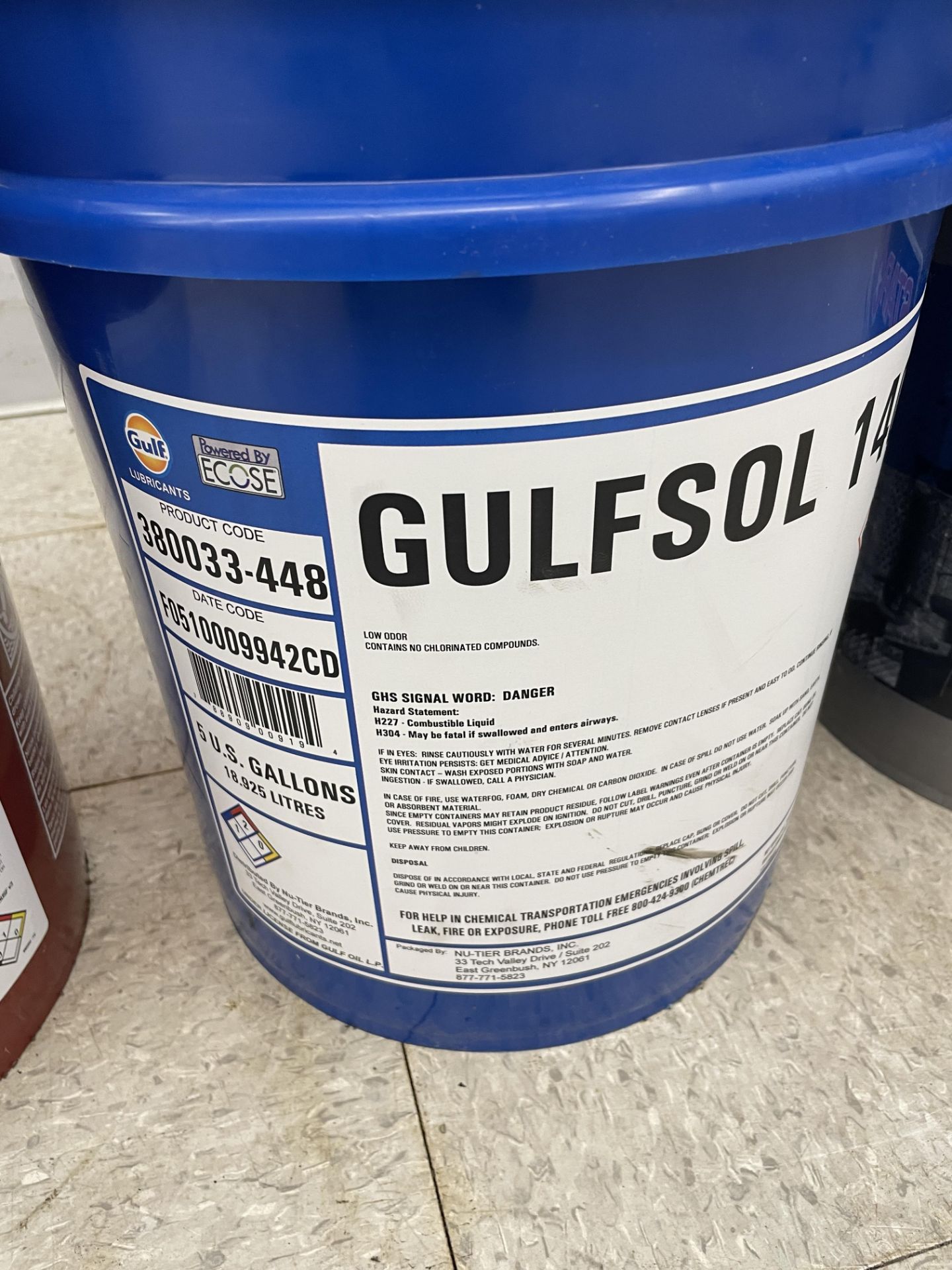 {LOT} (5) Asst. 5 Gallon Buckets of Mobil 1540, Gulf 140, Starfire 50 Weight Transmission Fluid, - Image 5 of 14