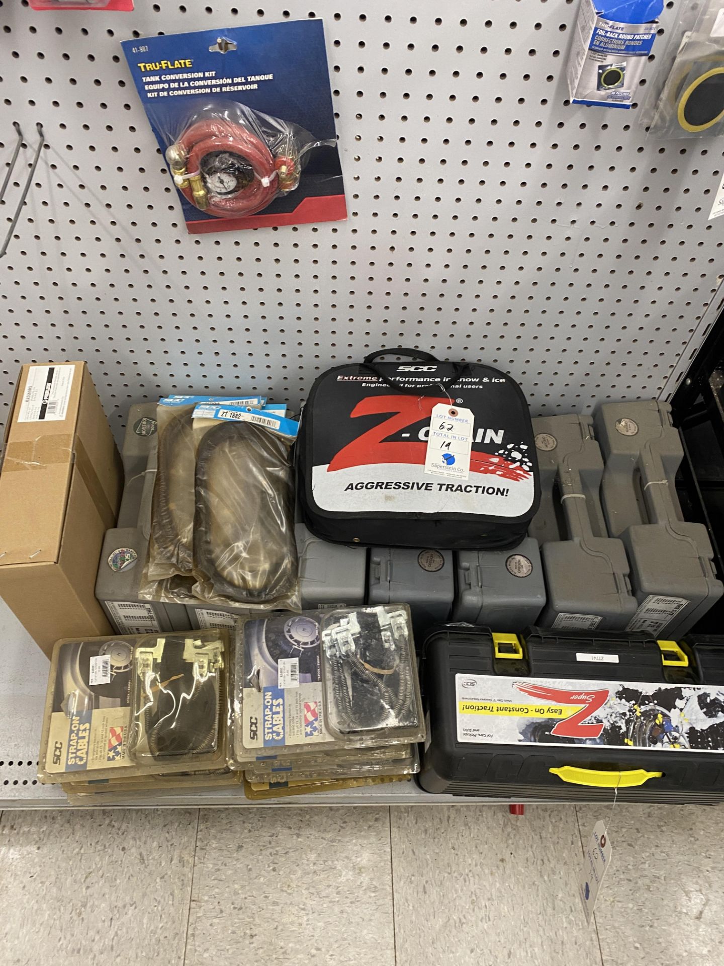 {LOT} (19) SCC Tire Chains & Accessories