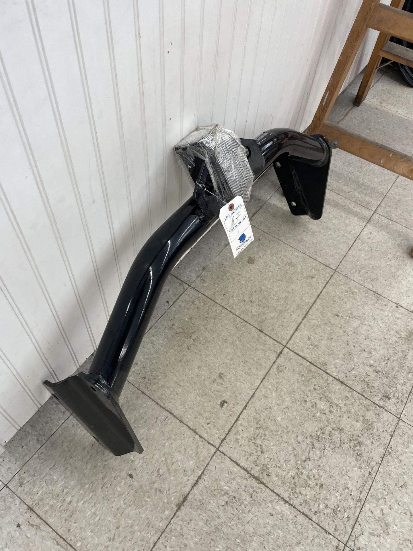 Curt Trailer Hitch #13182 For Nissan Exterra - Image 2 of 2