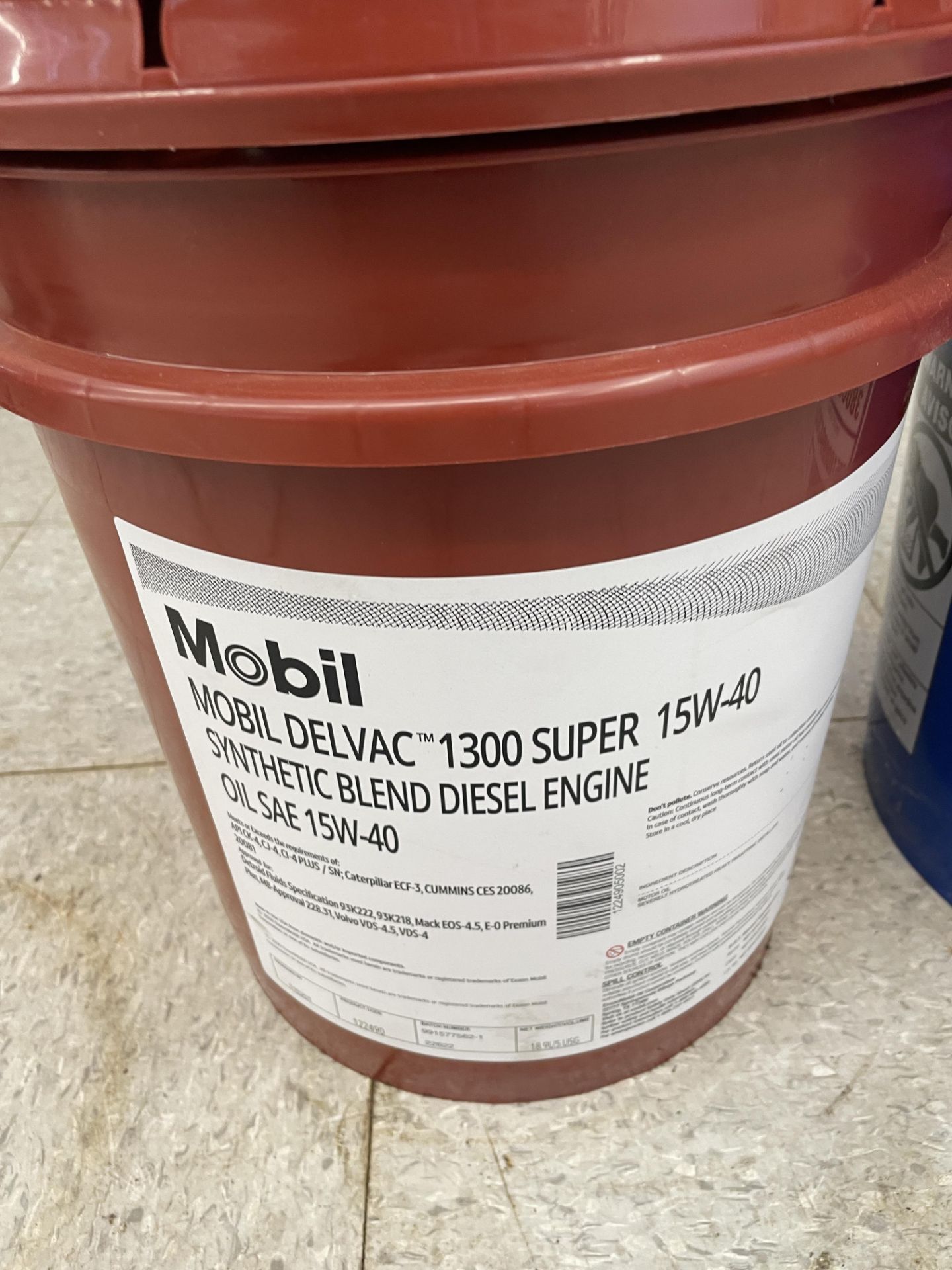 {LOT} (5) Asst. 5 Gallon Buckets of Mobil 1540, Gulf 140, Starfire 50 Weight Transmission Fluid, - Image 4 of 14