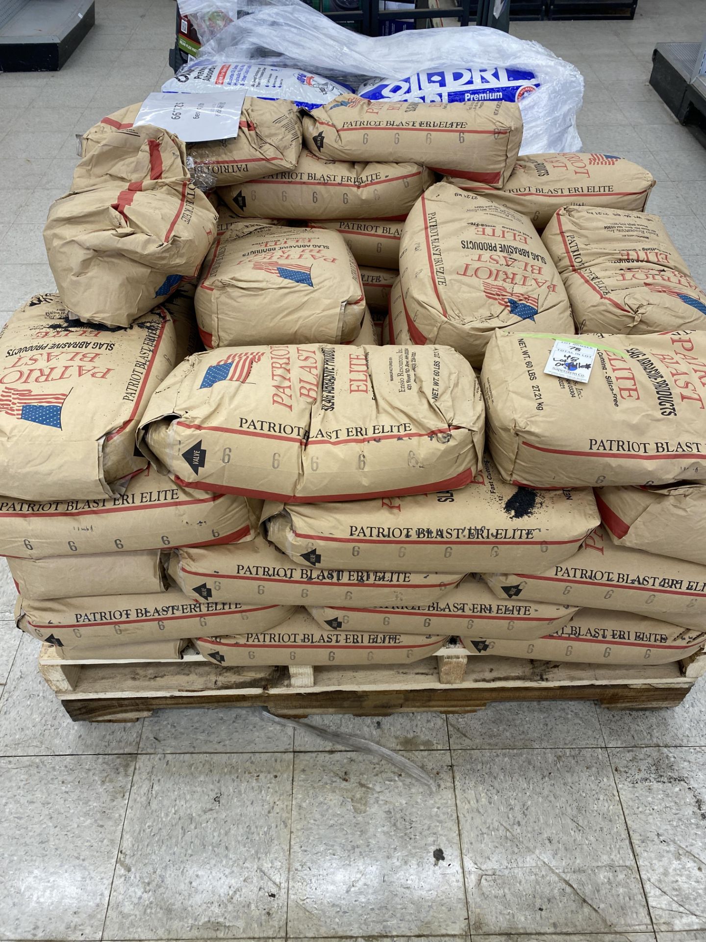 {LOT} (45) 60lb Bags of Sand Blasting Media