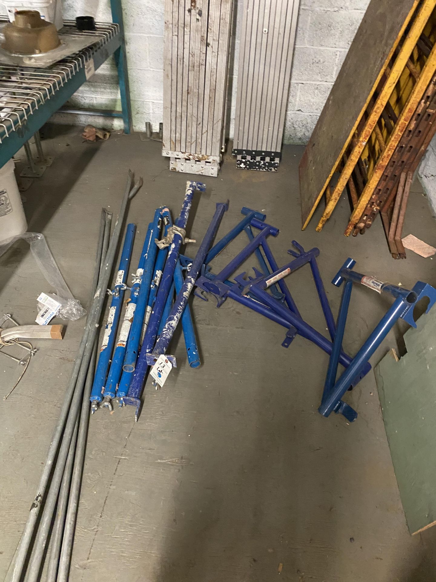 (Lot) Scaffolding Parts & 3 Ext. Alum Planks