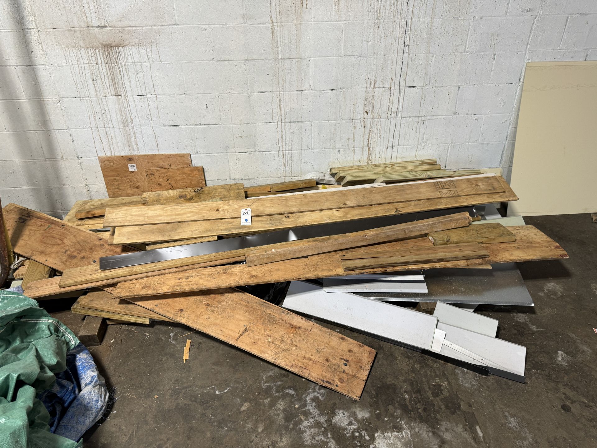 (Lot) Asst. Lumber In One Pile - Bild 2 aus 2