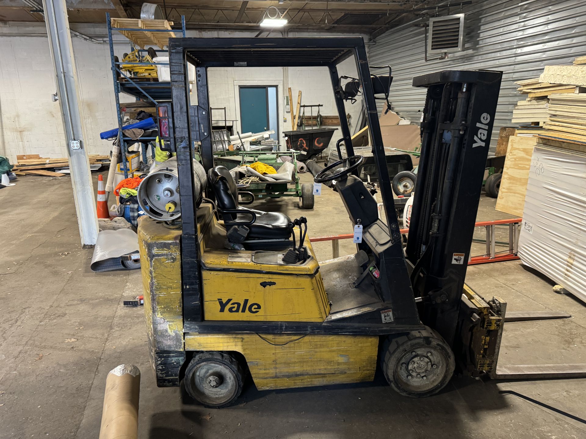 Yale Forklift # GLC040AFNUAE082 Propane, 4,000Lb Cap., Triple Mast, Tilt& Side Shift, 3251 Hrs.(TO B