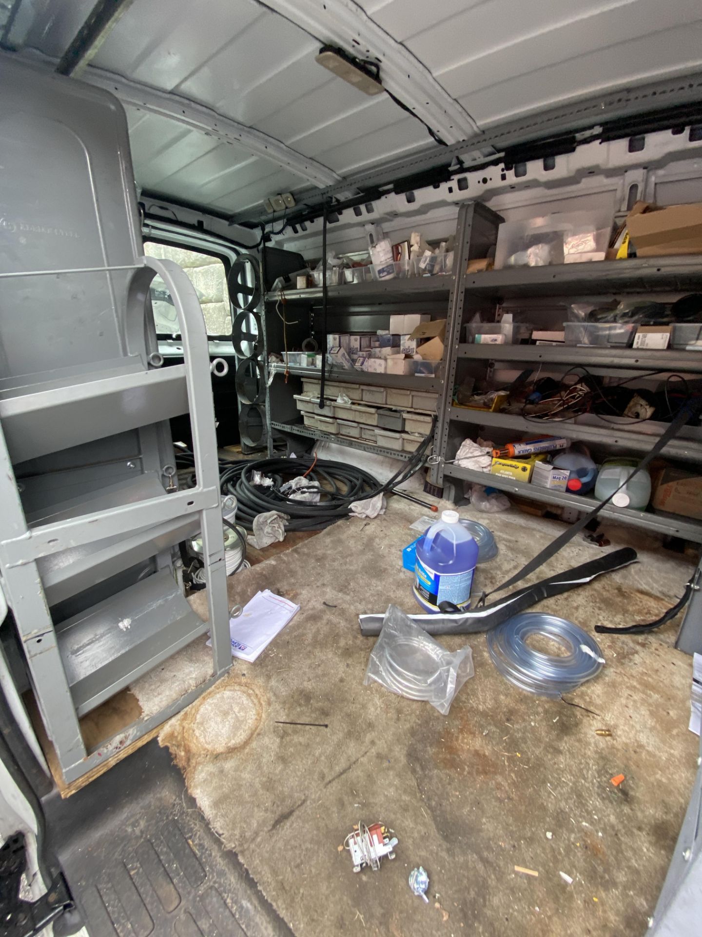 (DOES NOT RUN)2015 GMC Savana Cargo Van, 8 Cylinder Gas, Auto Transmission, Side Doors & Rear Doors, - Image 4 of 8