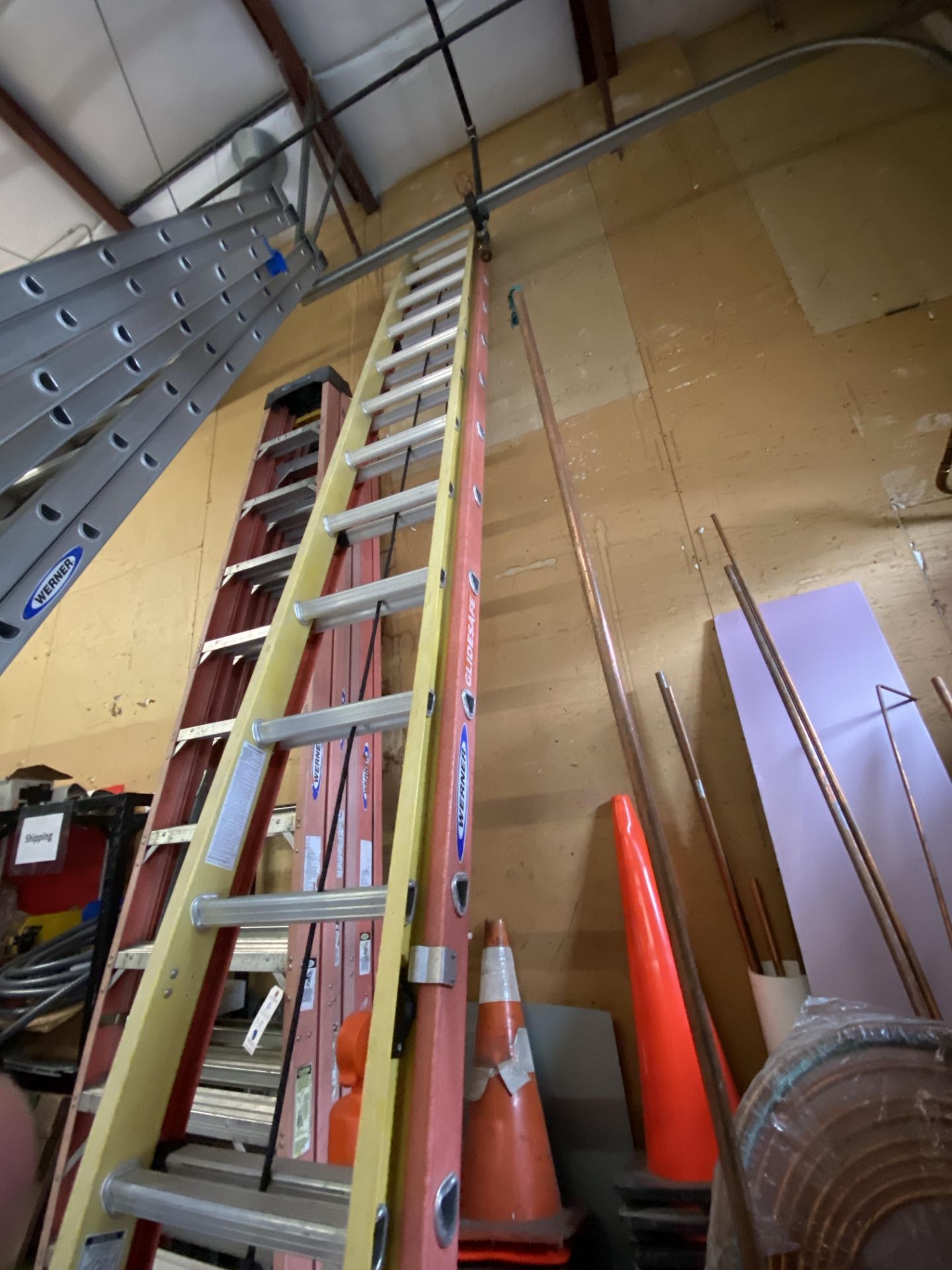 32' Fiberglass Werner Ext. Ladder - Image 2 of 3