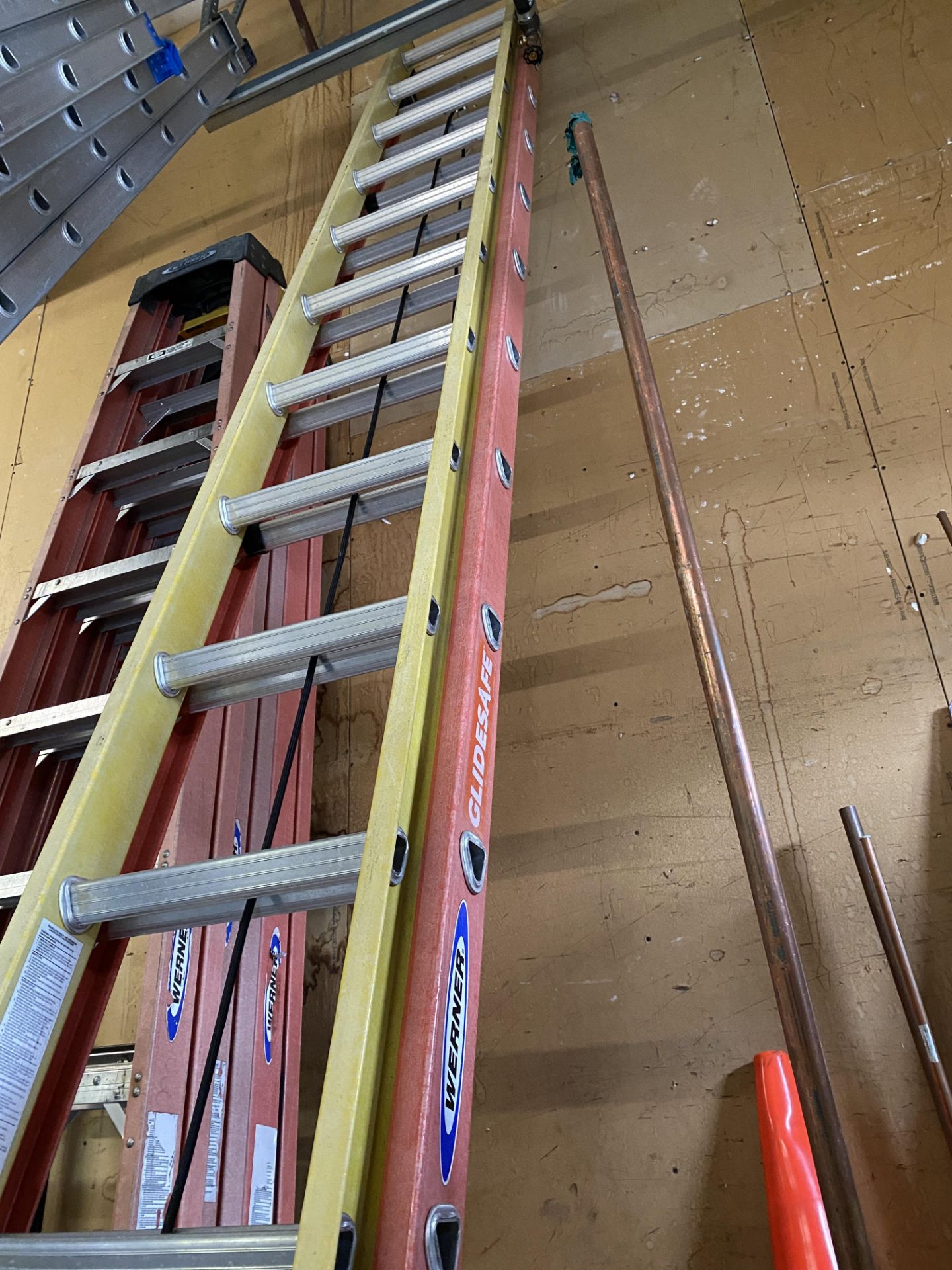 32' Fiberglass Werner Ext. Ladder - Image 3 of 3