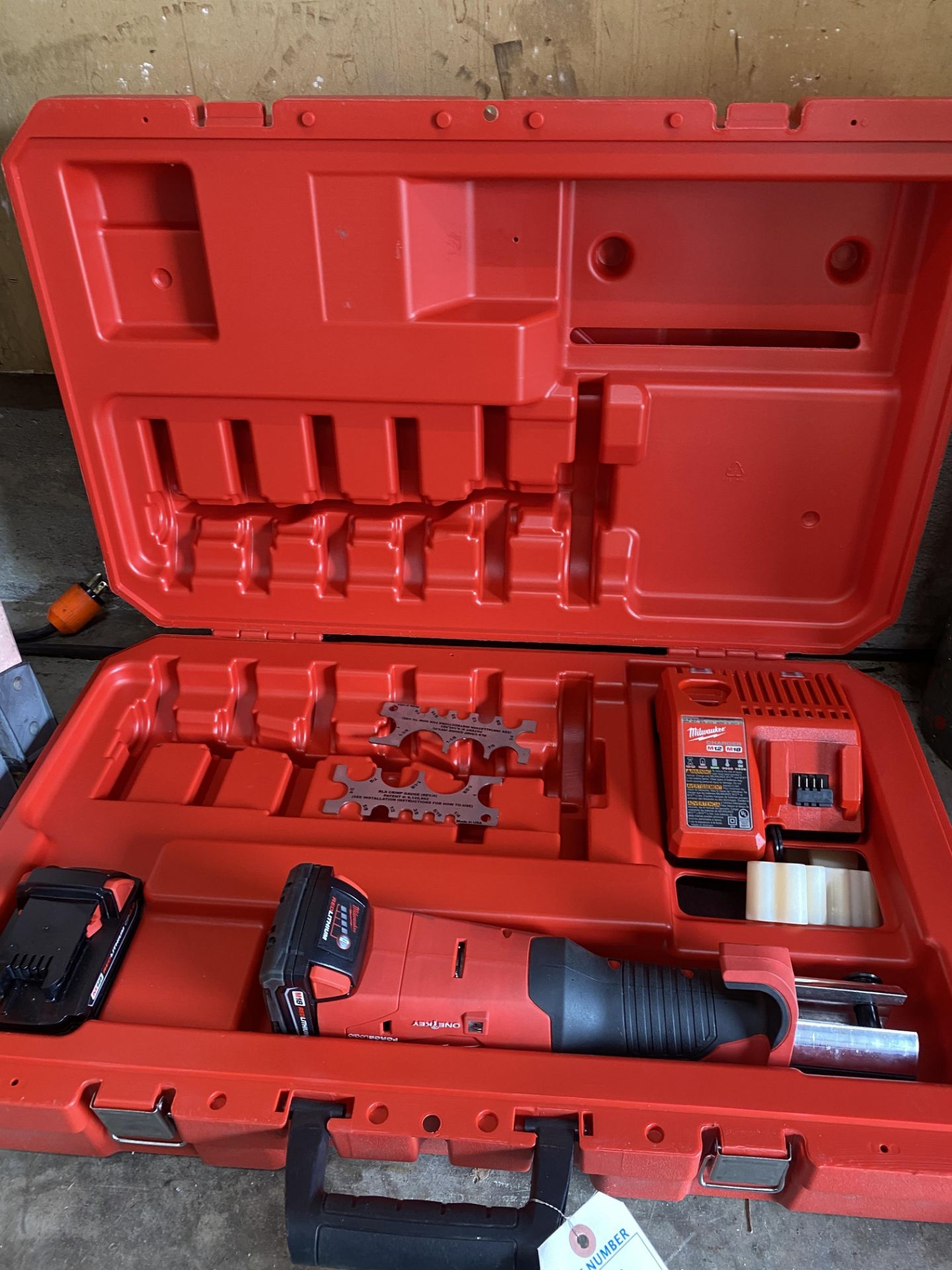 {LOT} Milwaukee #2922-20 Force Logic Press Tool, w/(2) Batteries, Charger, Case & Asst. Size Crimper - Image 2 of 2