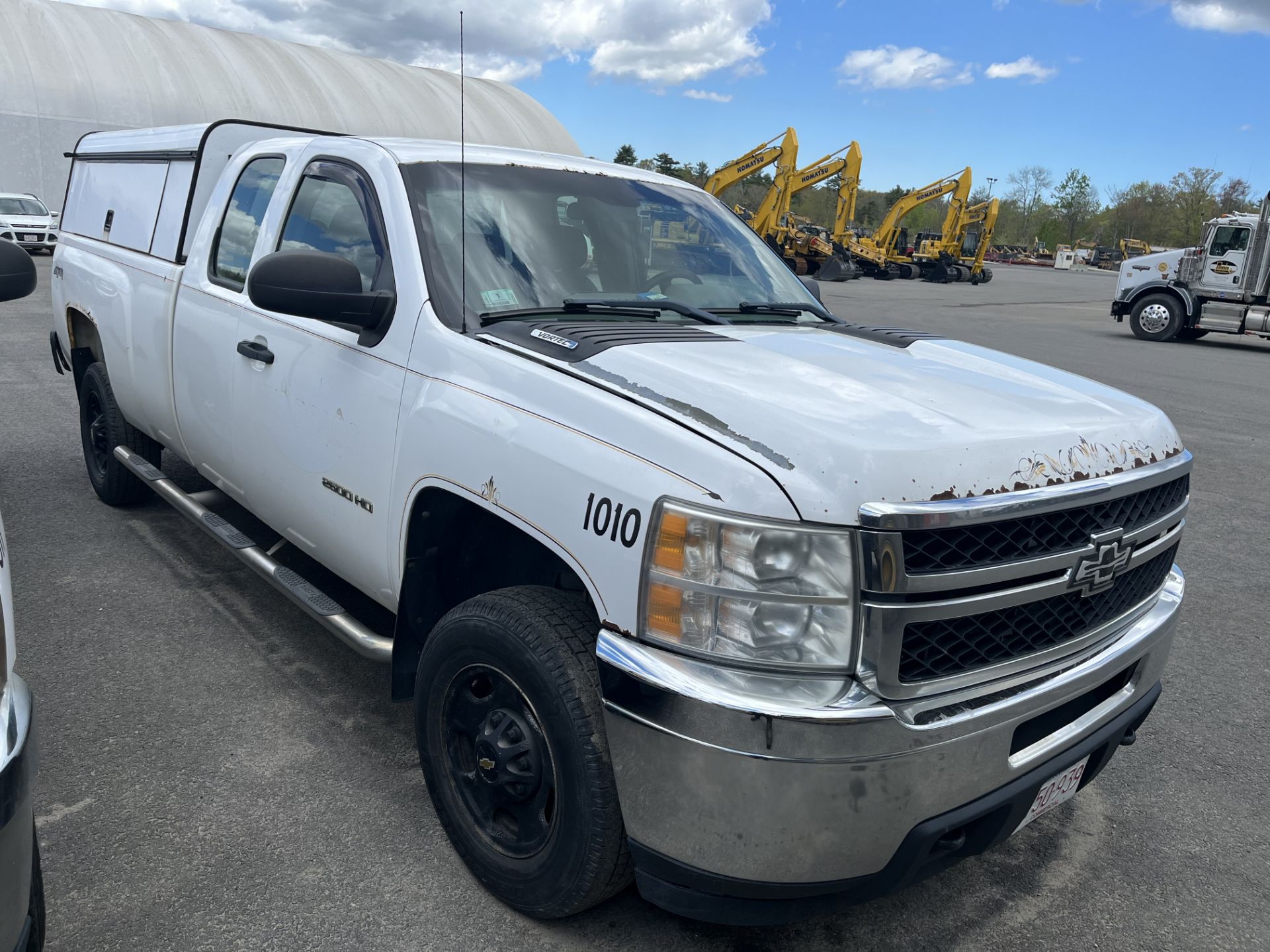 2011 Chevrolet Silverado 2500 Pickup Truck, 2 Door, 4WD, 8 Cylinder Gas, Auto Trans, Odom: 305,000, - Image 5 of 5