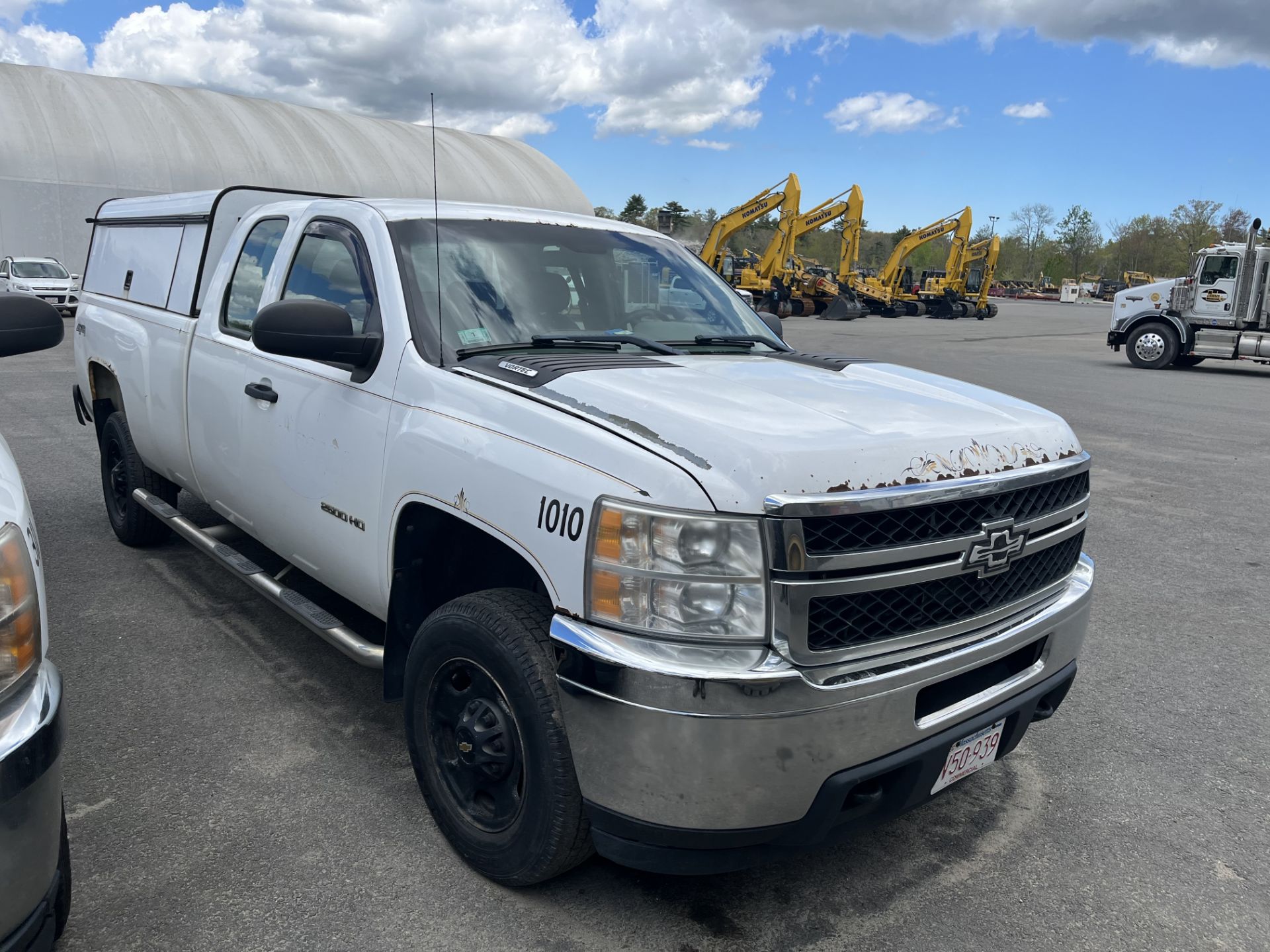 2011 Chevrolet Silverado 2500 Pickup Truck, 2 Door, 4WD, 8 Cylinder Gas, Auto Trans, Odom: 305,000,