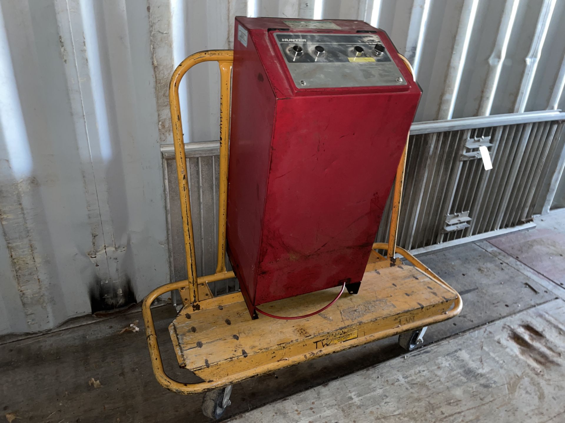 Hunter #RL Automatic Lift Controller Console w/ Cart and 2 Ramps (In Yard) - Image 3 of 5