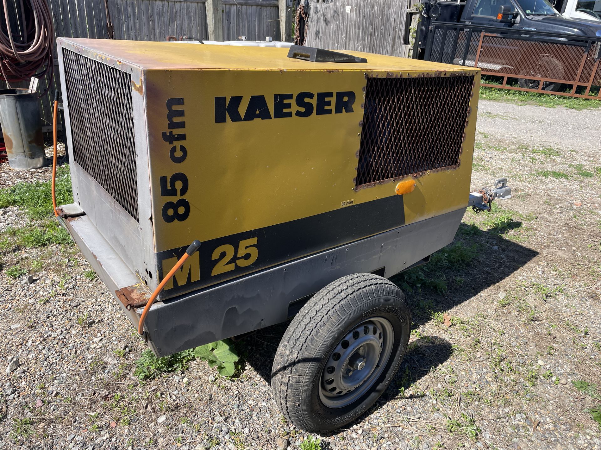 Kaeser Towable Diesel Air Compressor, #M25, single axle, Hrs: 3,859, Kubota 3 Cylinder (Starts & Ru - Image 2 of 5