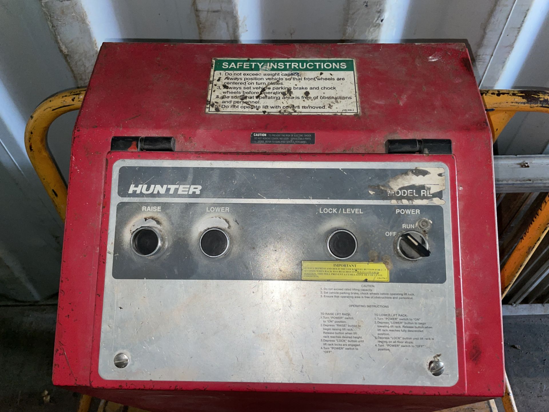 Hunter #RL Automatic Lift Controller Console w/ Cart and 2 Ramps (In Yard) - Image 2 of 5