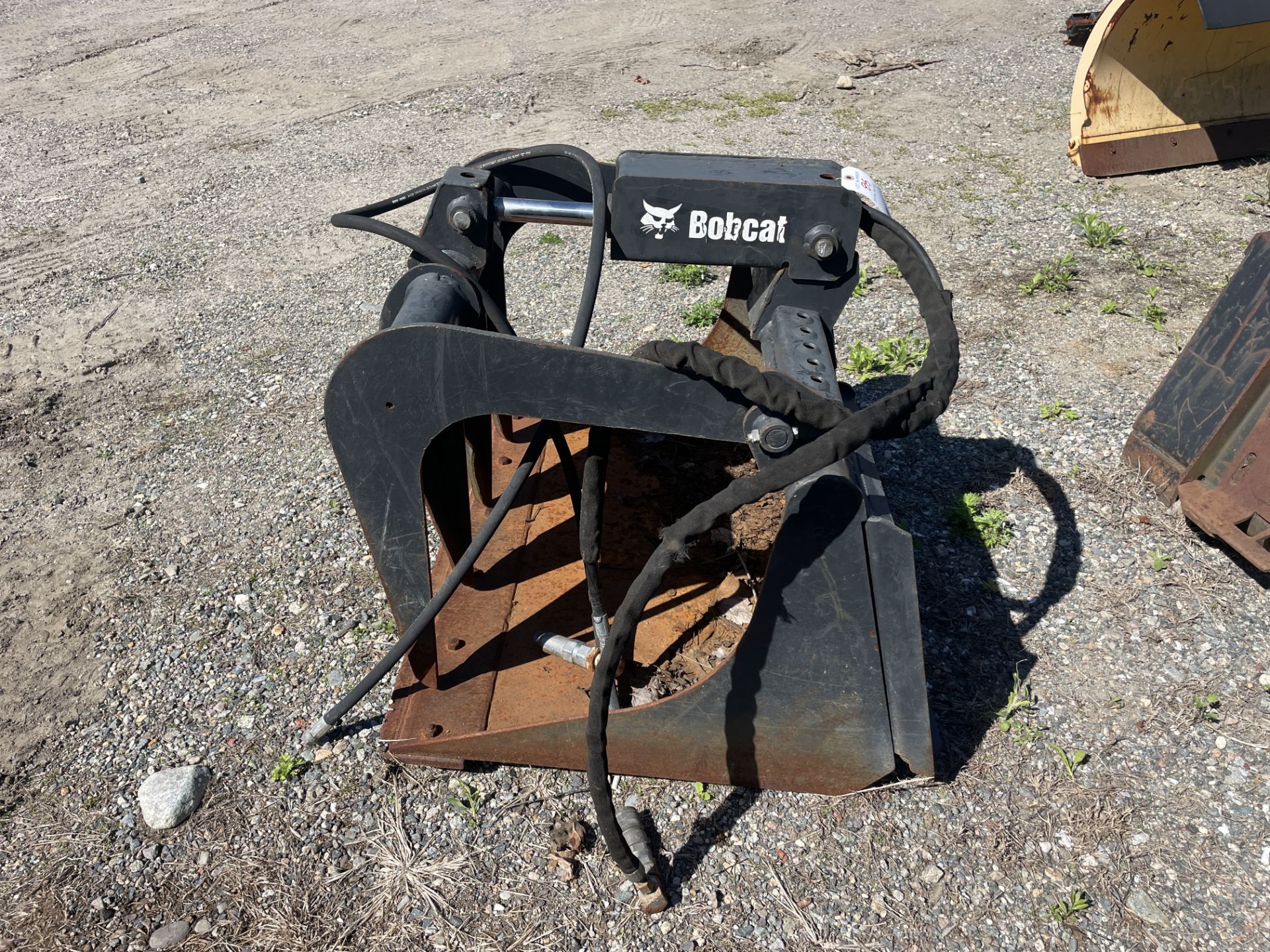2018 Bobcat 36" Industrial Grapple Bucket Attachment - Image 2 of 4