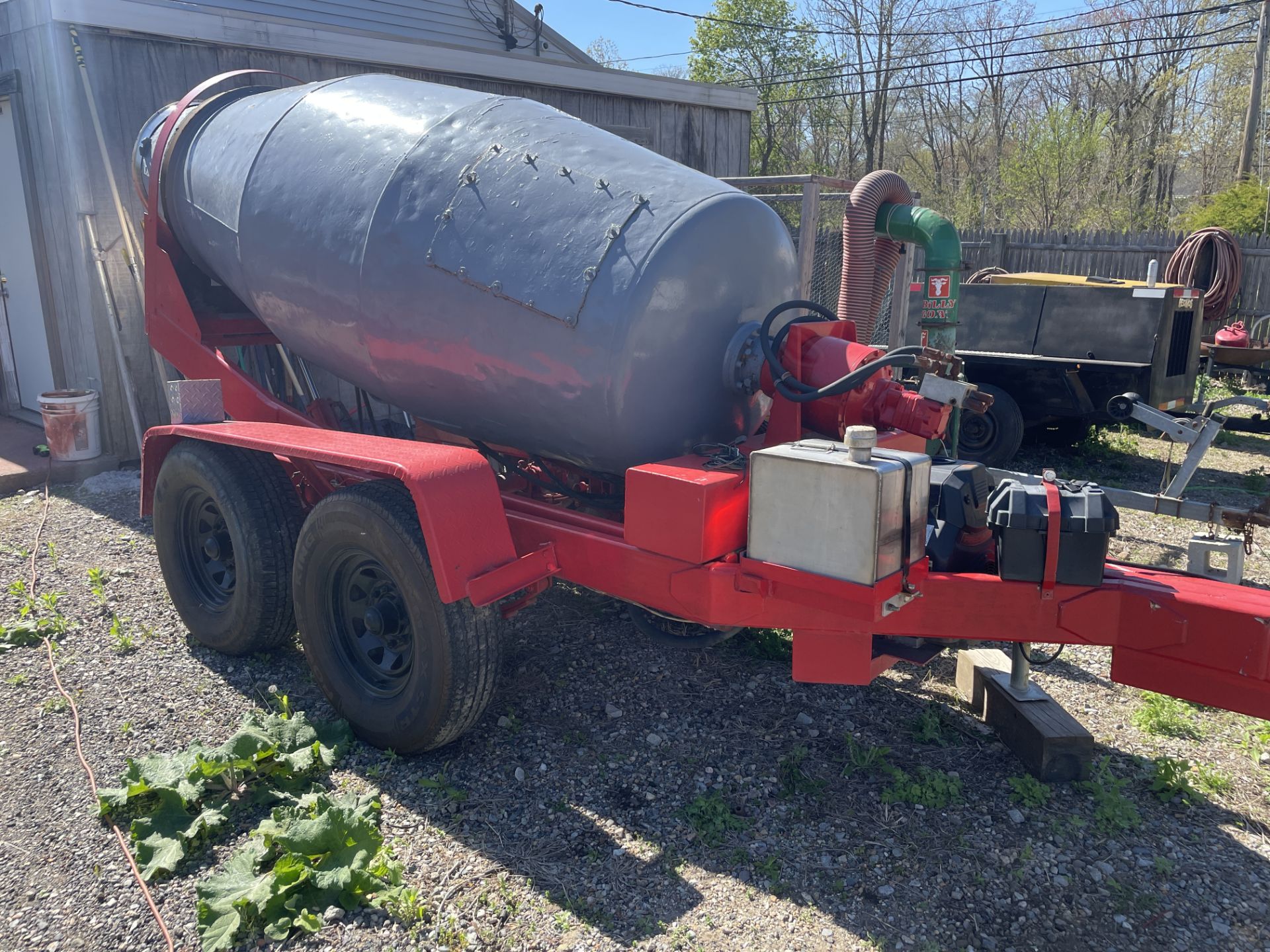 NO TITLE 2 Axle Towable Concrete Mixer, Capacity NA, Gas- 670cc Motor Predator - Image 2 of 4