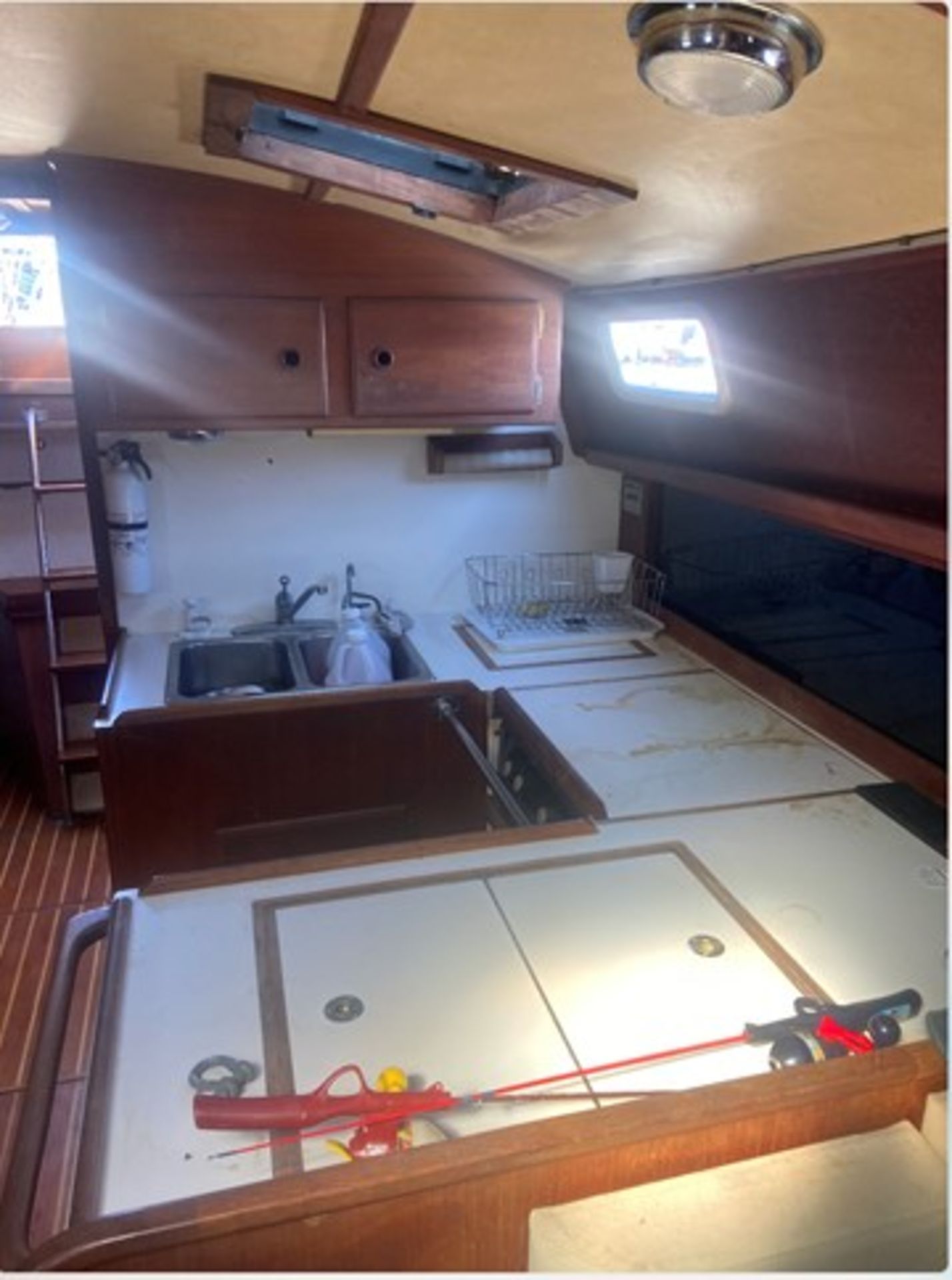 1980 Pearson 424, 42'4" Fiberglass Sailboat w/Galley, Head, & Sleeping Quarters SEE DESCRIPTION FOR - Image 9 of 12