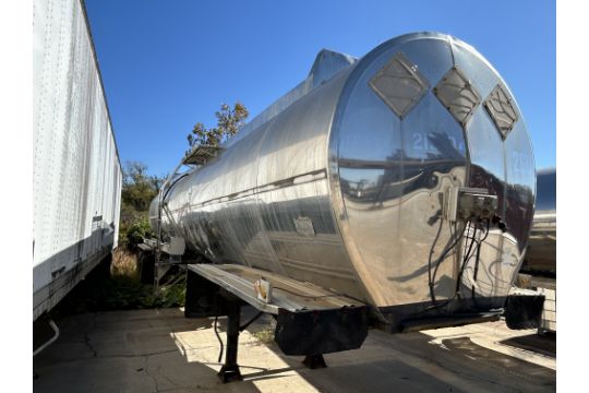 1980 Heil Tandem Axle Chemical Material Tanker Trailer, Manufacturers ID #: H37727 (TITLE IN HAND) - Image 4 of 6