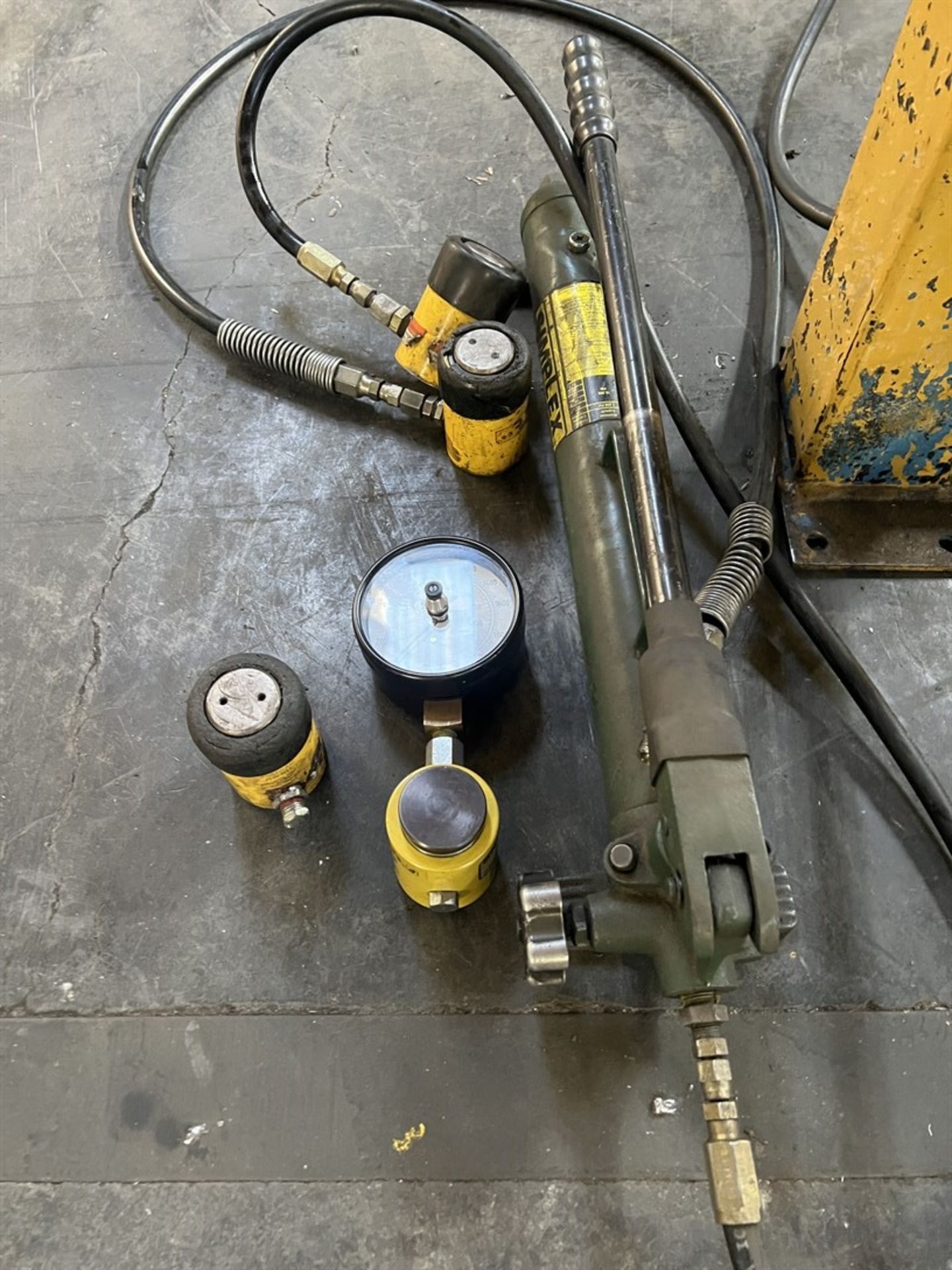 Lot Comprising Assorted Enerpac Hydraulic Pumps and Cylinders (Machine Shop) - Image 3 of 4