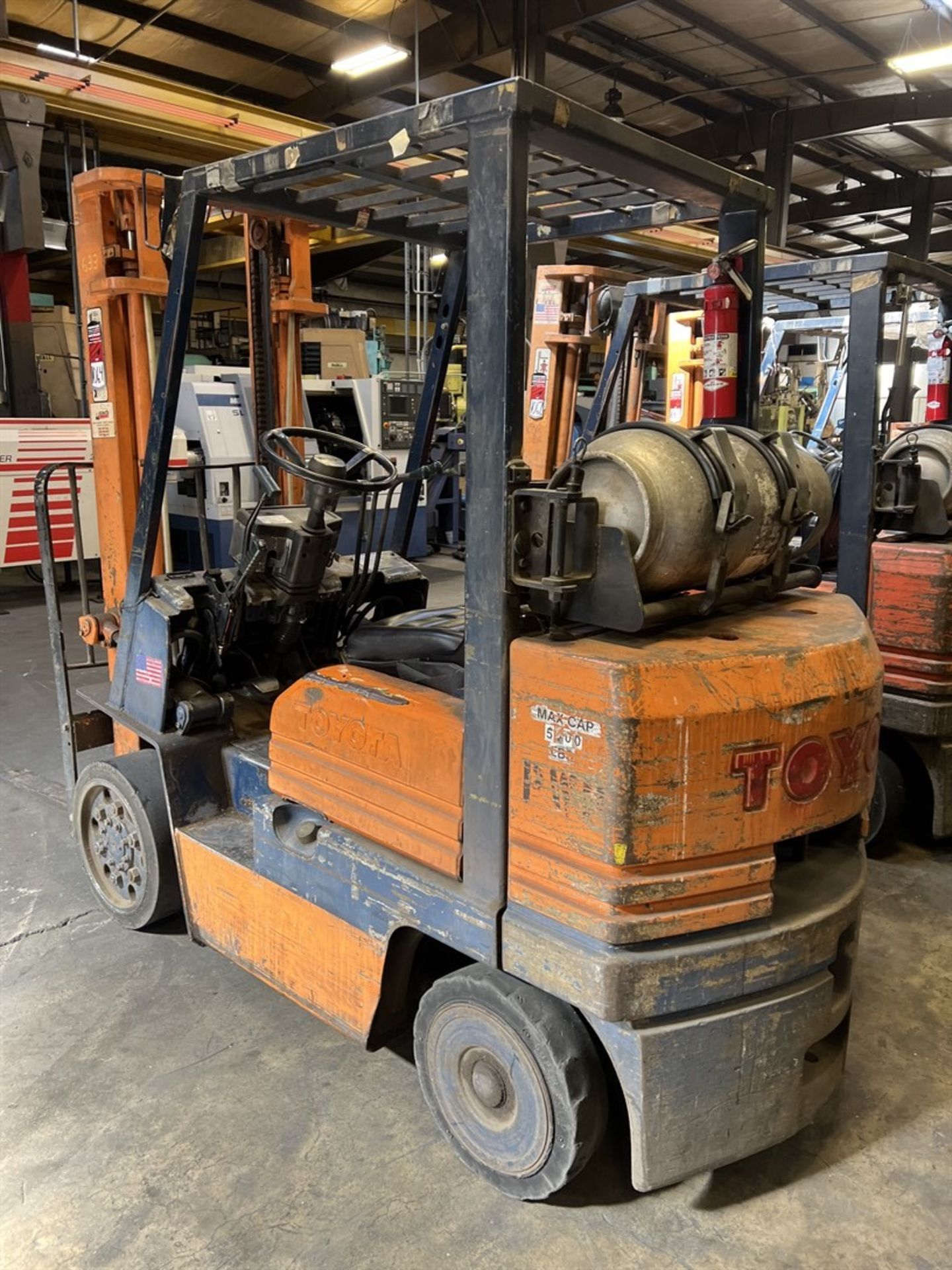 TOYOTA 5FGC25 LP Forklift, s/n 5FGC25-13715, 5000 Lb Capacity, 2-Stage Mast, OH Protection ( - Image 5 of 9