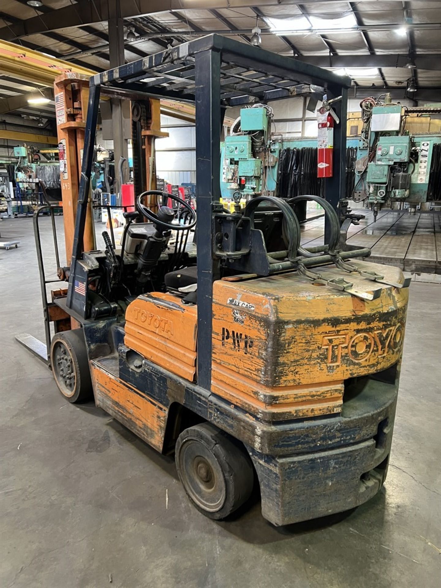 TOYOTA 5FGC30 LP Forklift, s/n 5FGCU30-70315, 6000 Lb Capacity, 2-Stage Mast, OH Protection (Machine - Image 5 of 10