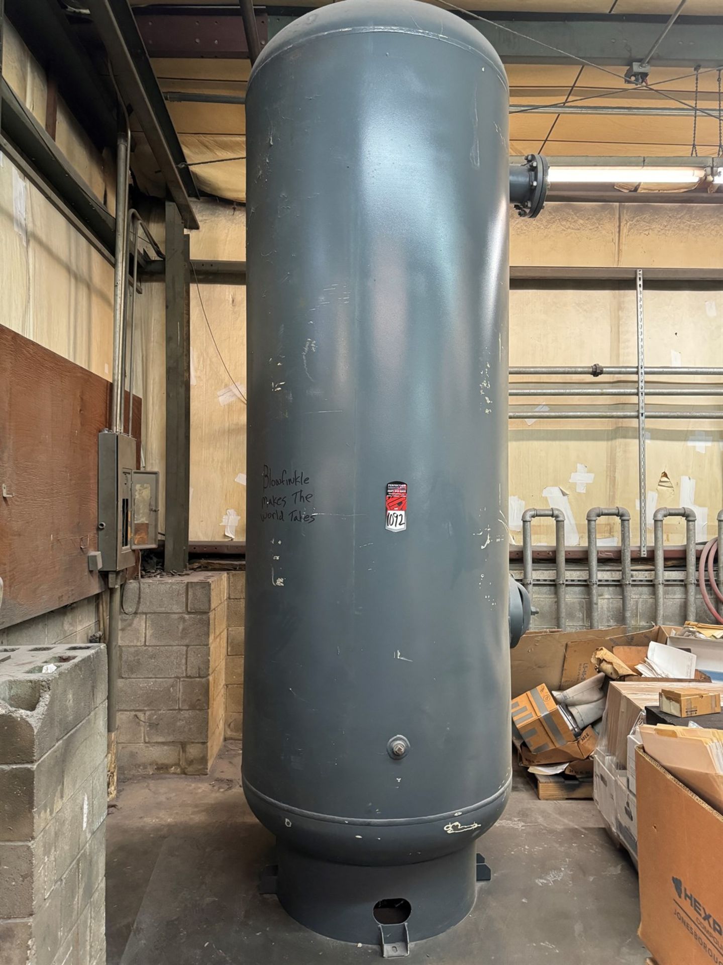 Approx 1000 Gallon Air Tank (Machine Shop)